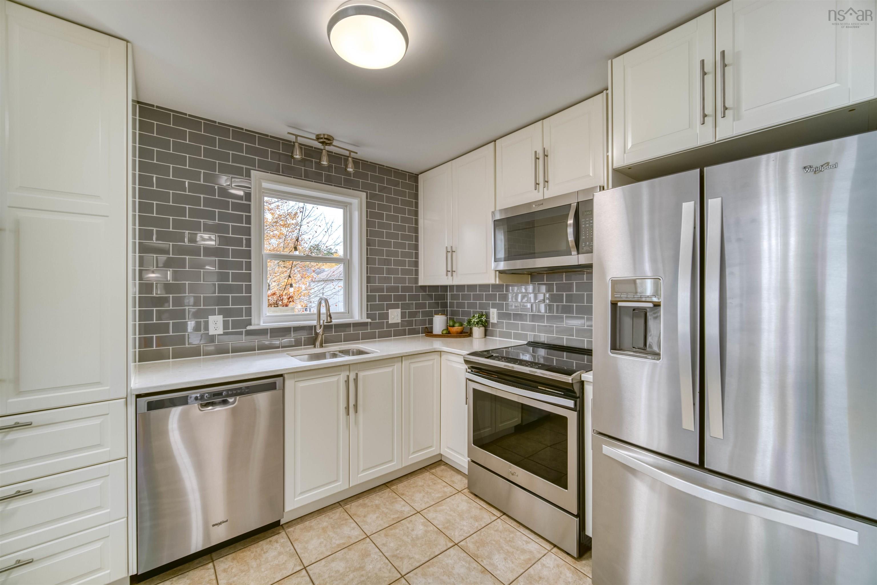 208 Oceanview Drive, Bedford, NS (MLS 202526791)