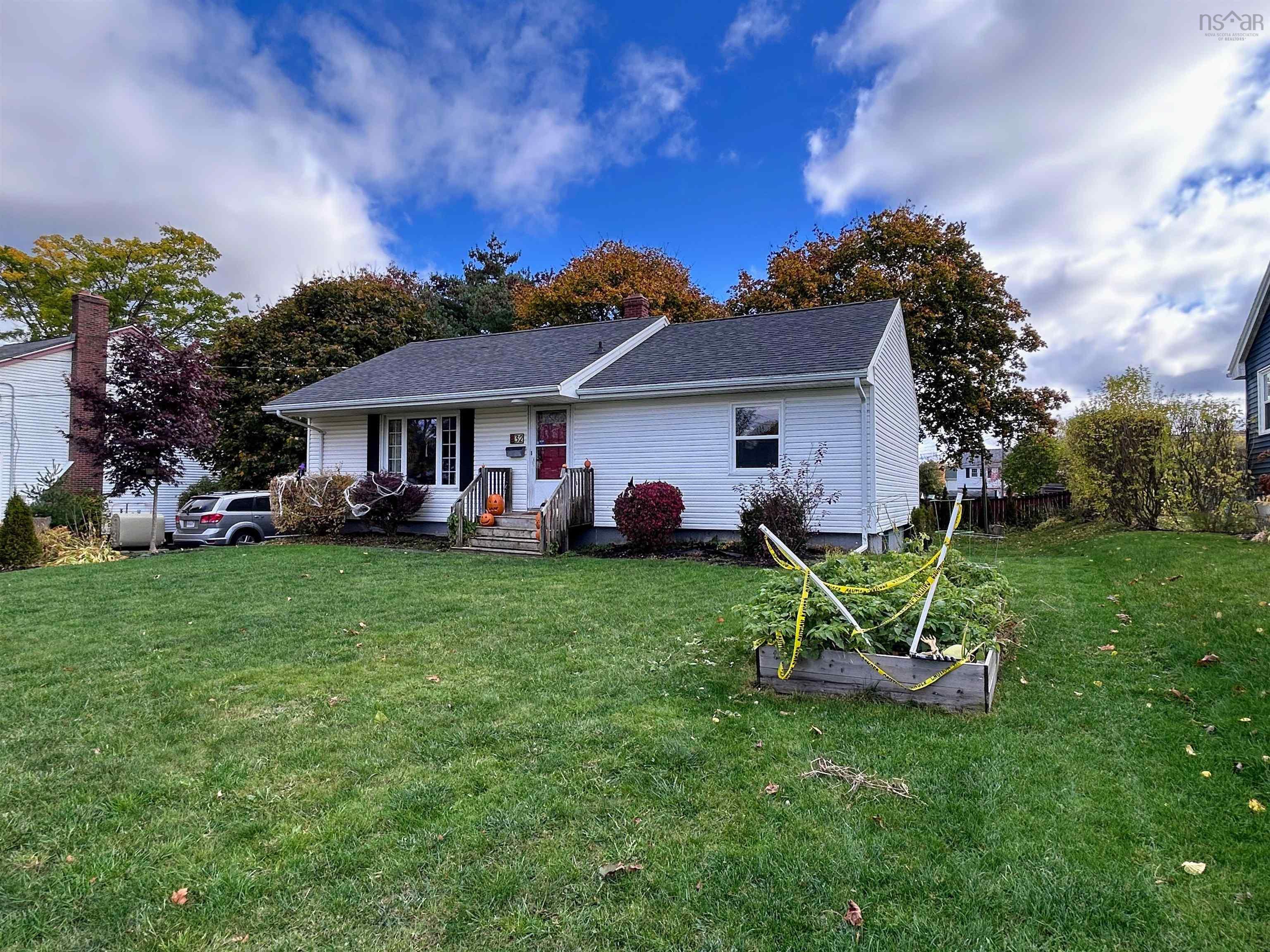 32 Lawson Avenue, Dartmouth, NS (MLS 202526819)