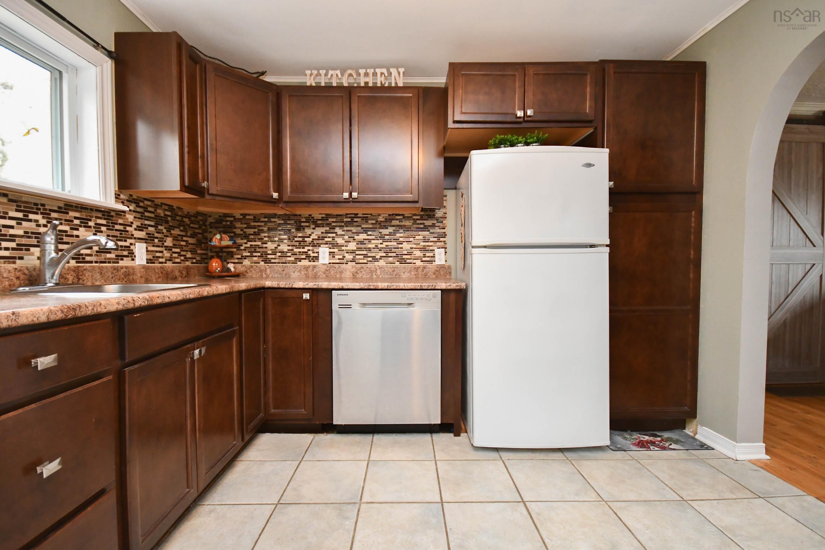 180 Lakeview Avenue, Middle Sackville, NS (MLS 202526877)