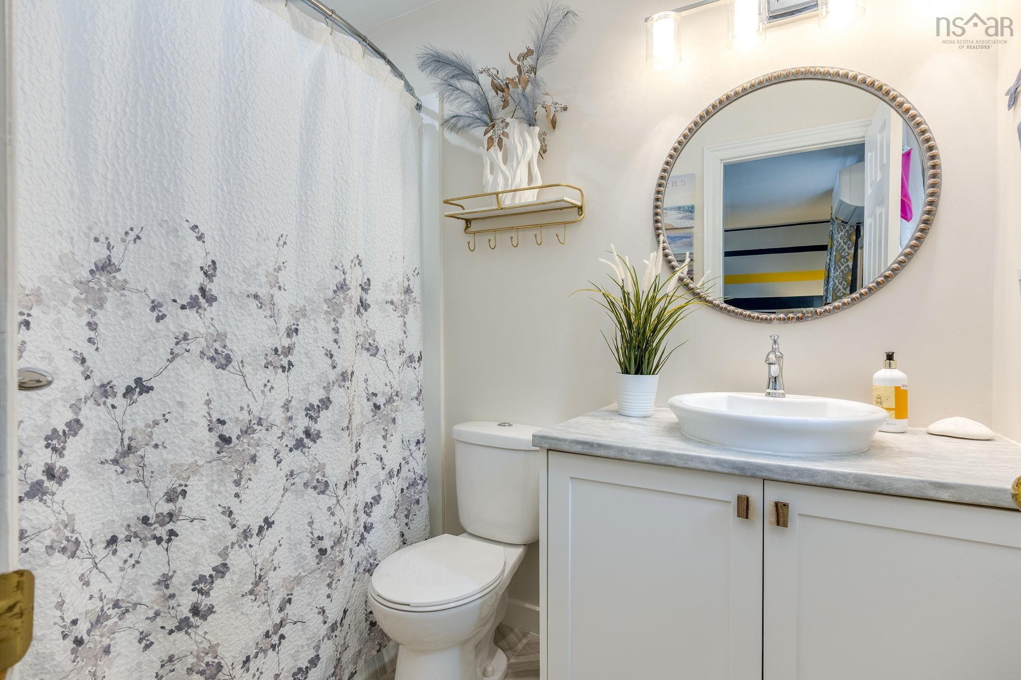 7 Lake Charles Drive, Dartmouth, NS (MLS 202526903)