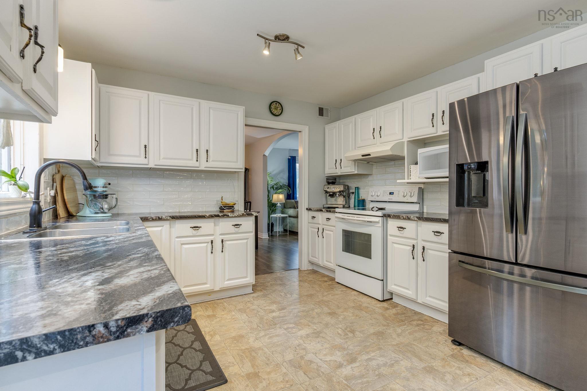 7 Lake Charles Drive, Dartmouth, NS (MLS 202526903)