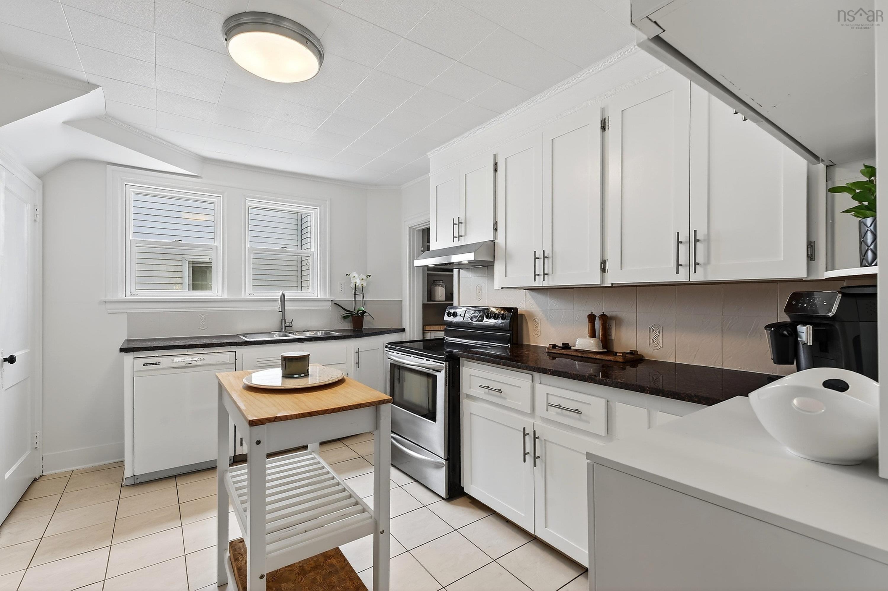 2500 Connaught Avenue, Halifax, NS (MLS 202526909)