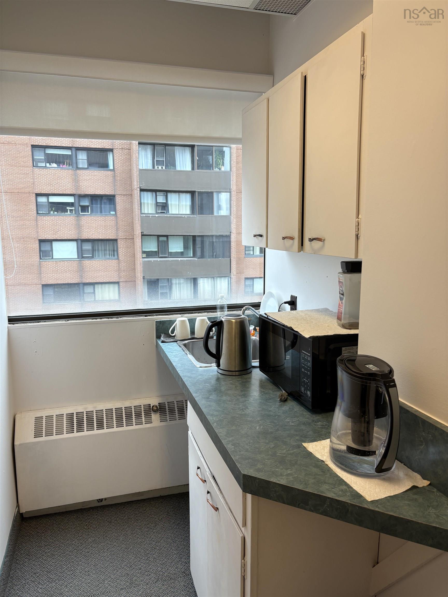 740 5991 Spring Garden Road, Halifax, NS (MLS 202526937)