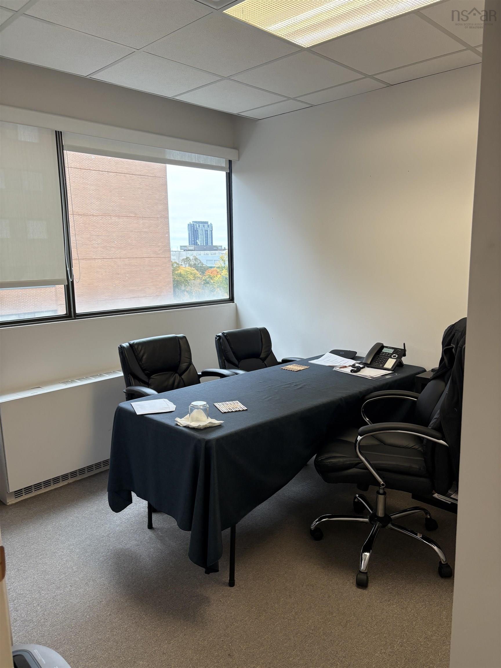 740 5991 Spring Garden Road, Halifax, NS (MLS 202526937)