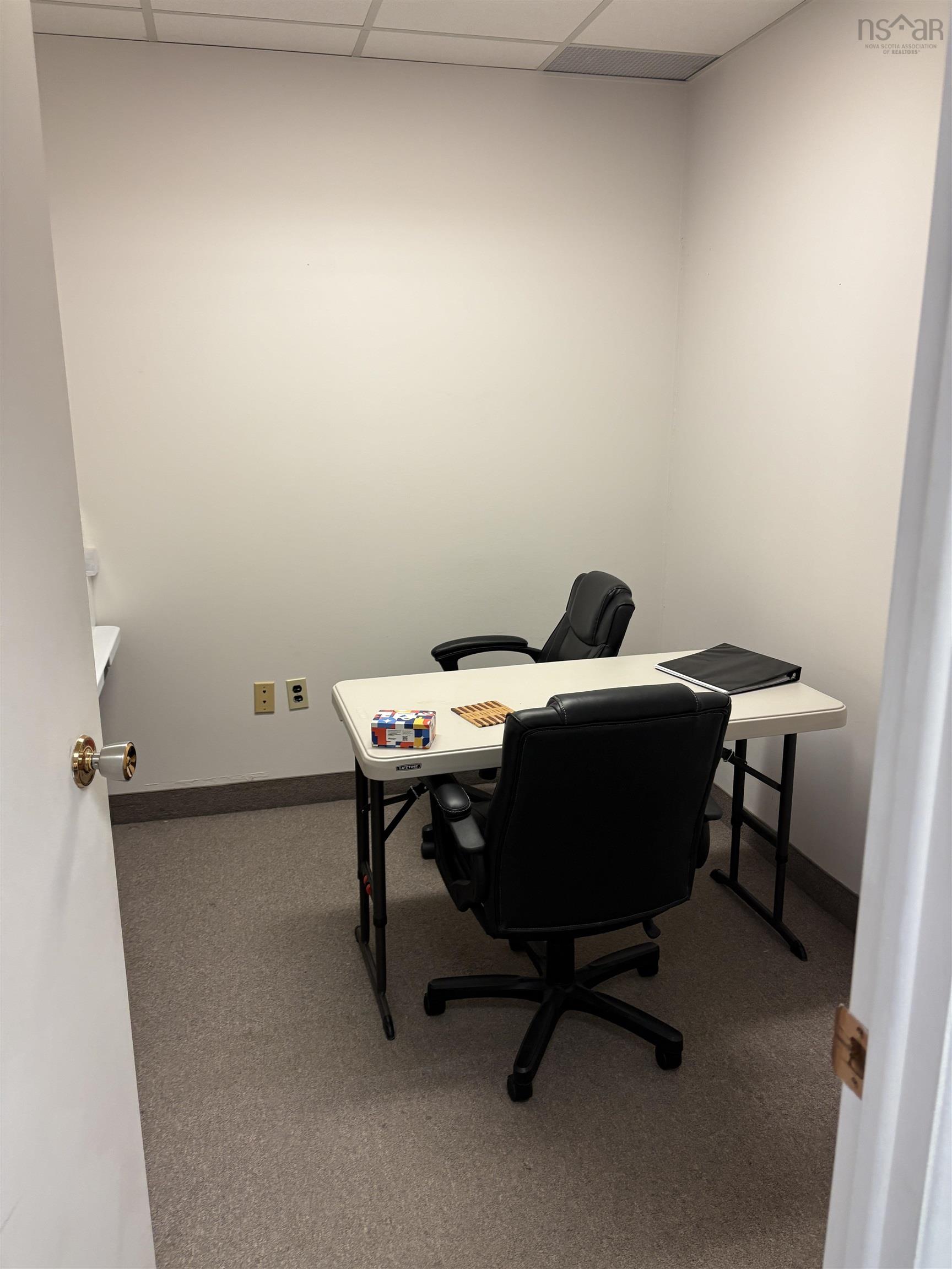 740 5991 Spring Garden Road, Halifax, NS (MLS 202526937)