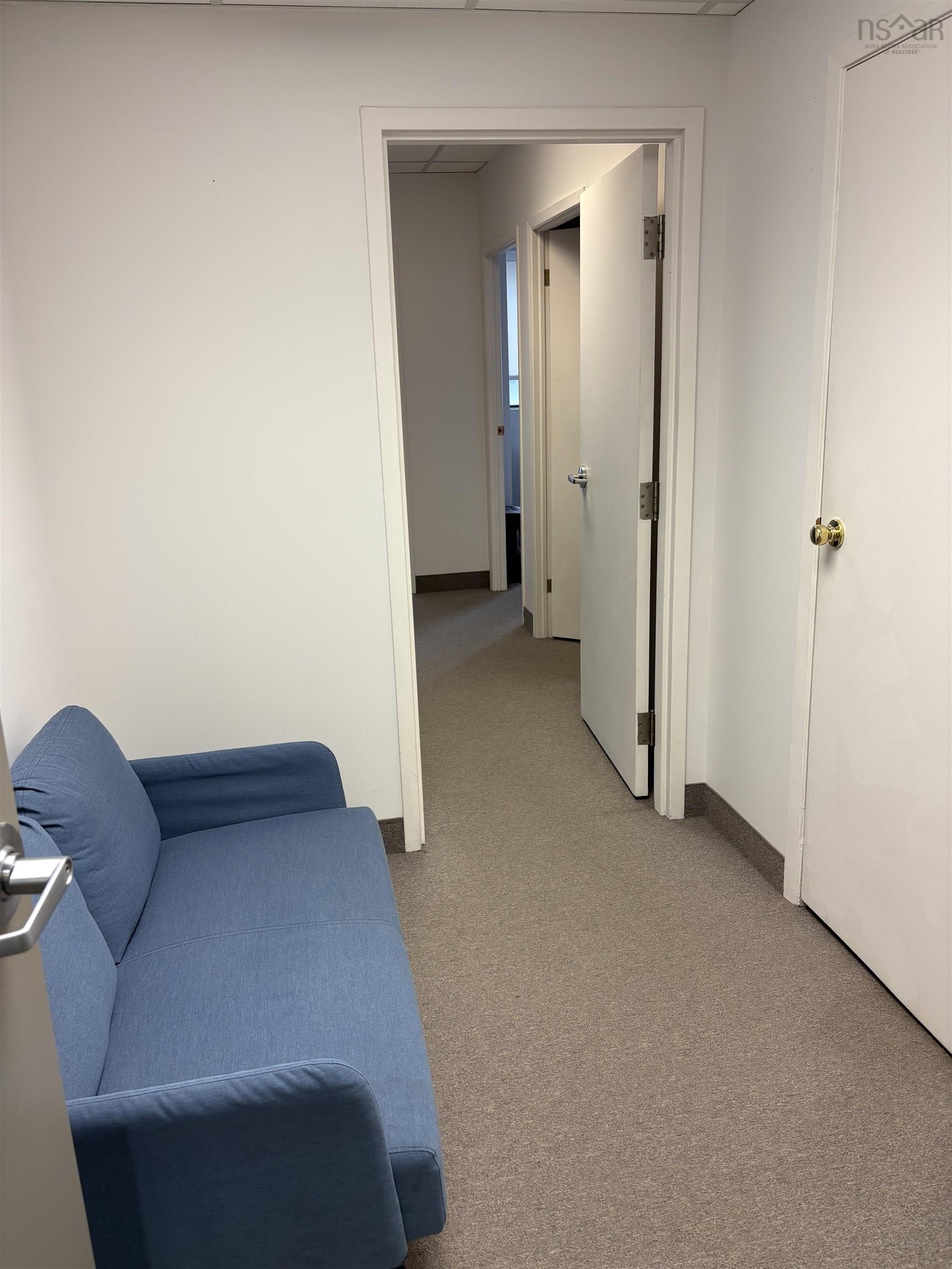 740 5991 Spring Garden Road, Halifax, NS (MLS 202526937)