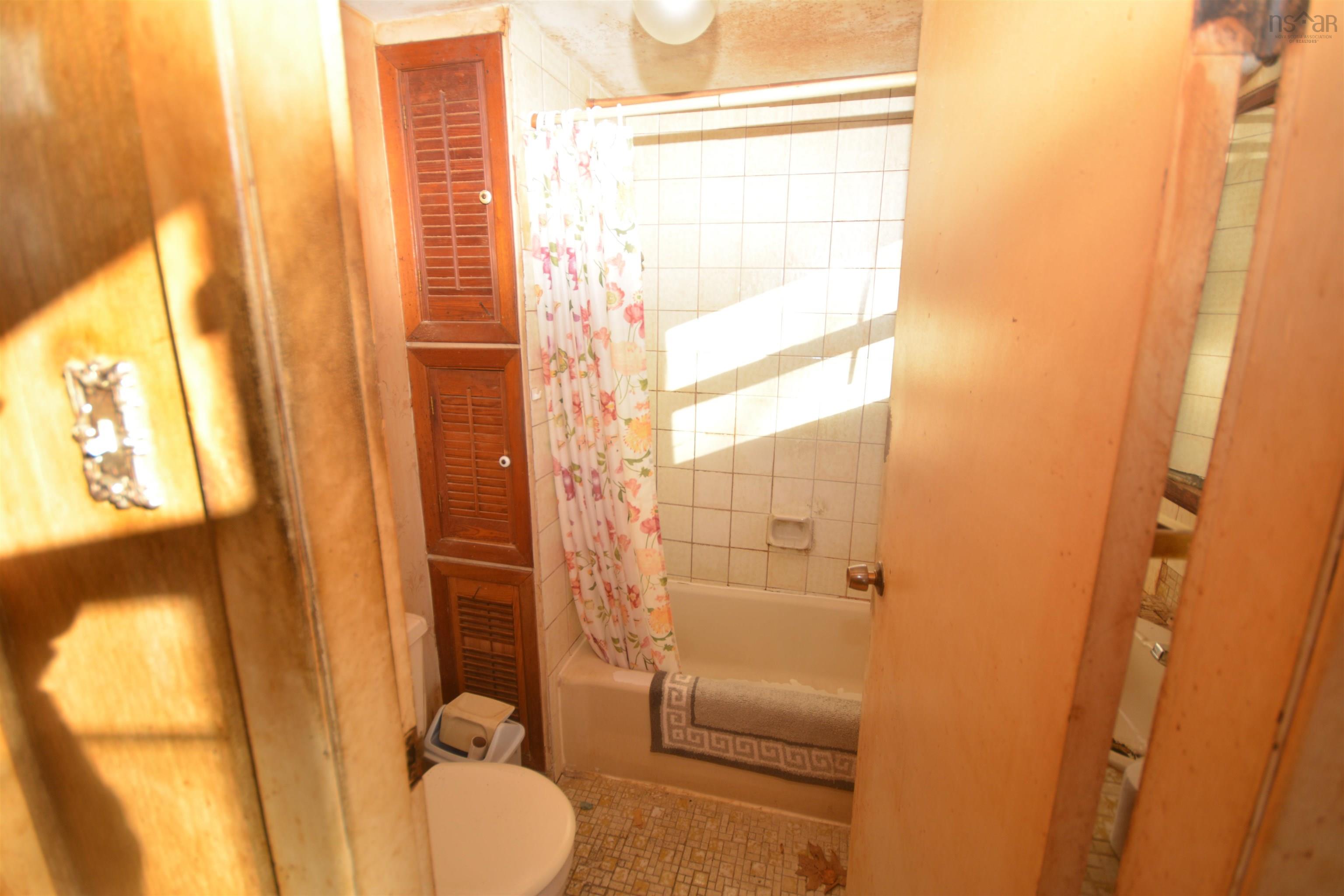 6 Nelson Avenue, Halifax, NS (MLS 202527225)