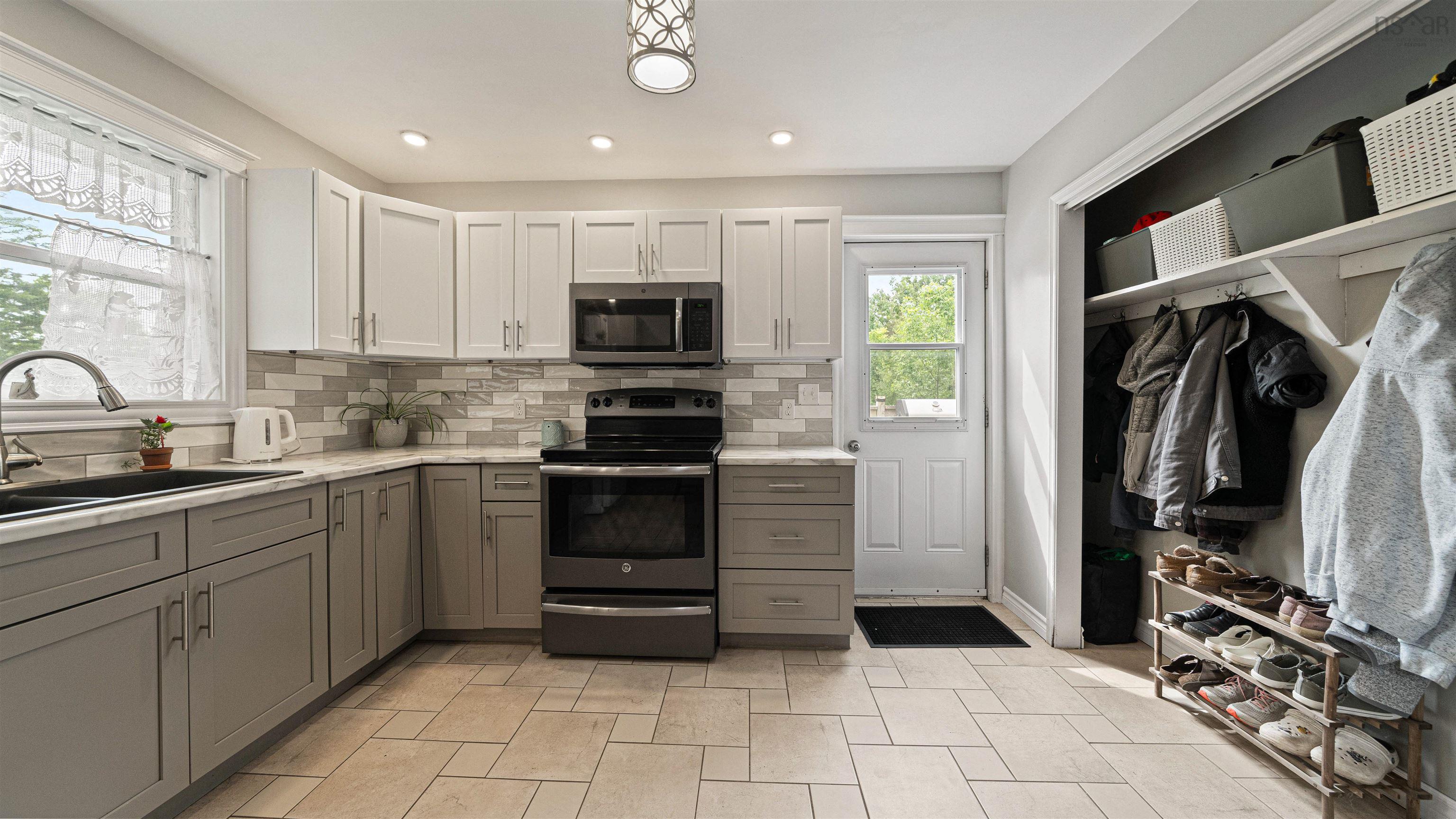 2155 Beaver Bank Road, Beaver Bank, NS (MLS 202527307)