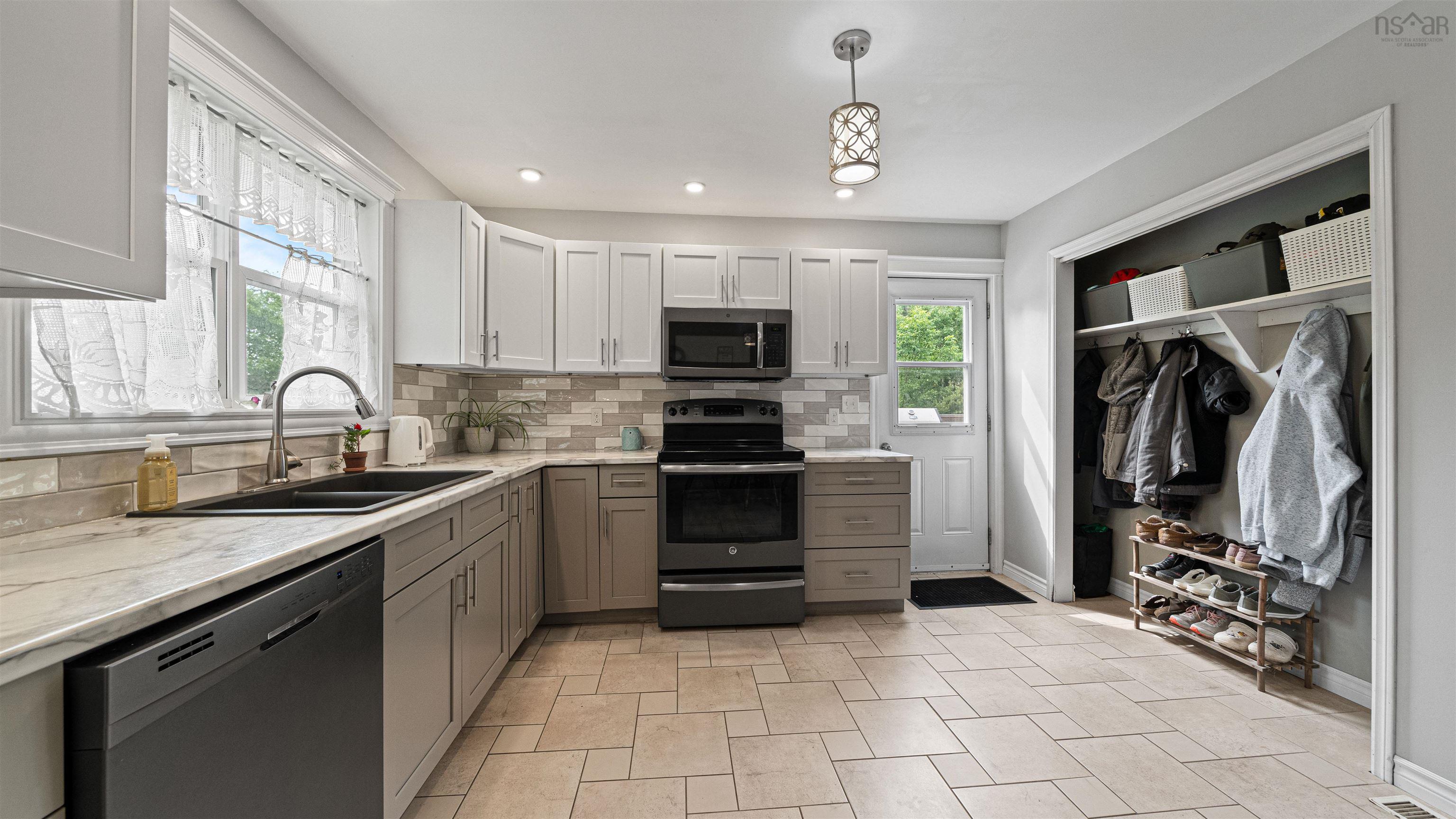 2155 Beaver Bank Road, Beaver Bank, NS (MLS 202527307)