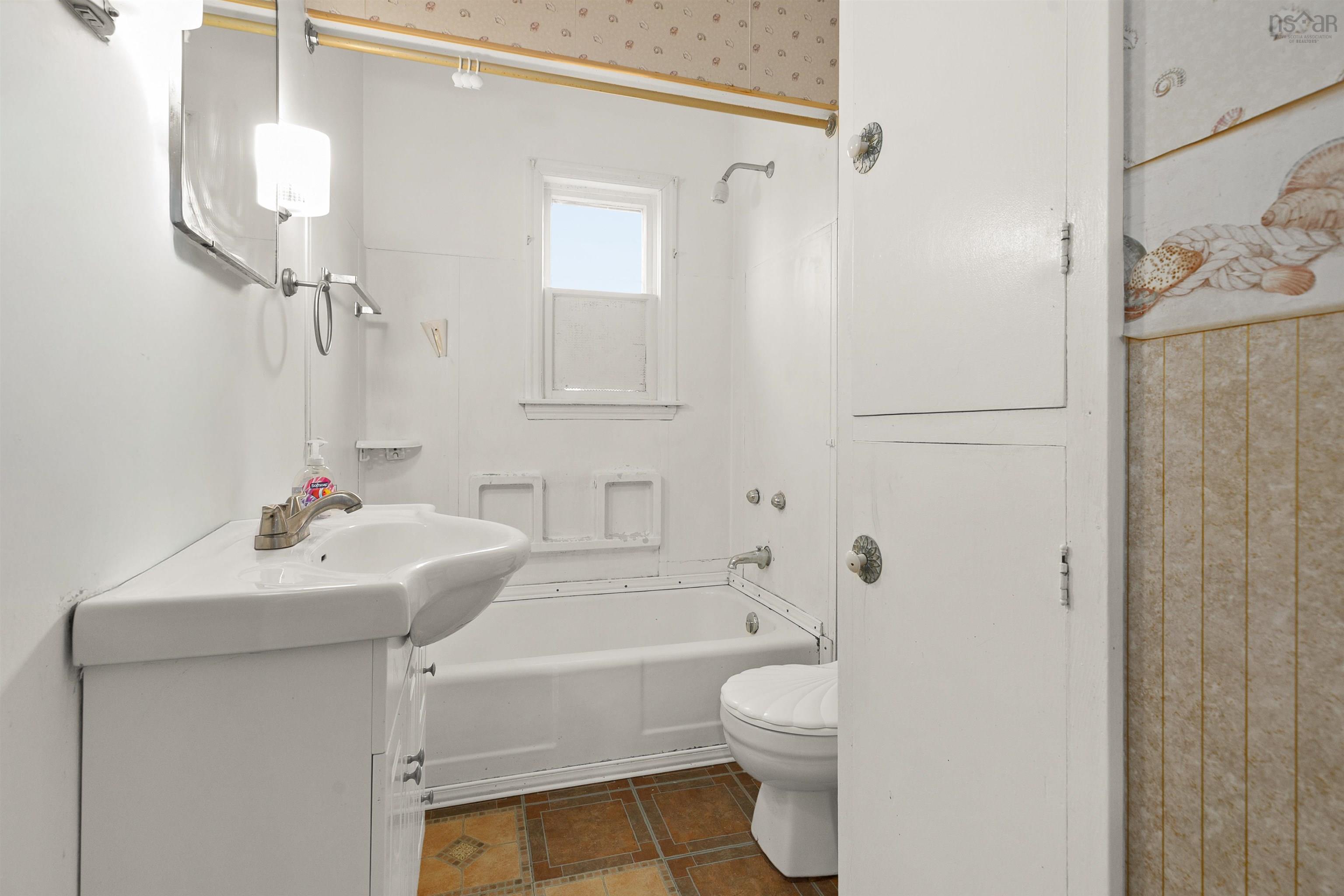 48 Woodland Avenue, Dartmouth, NS (MLS 202528057)