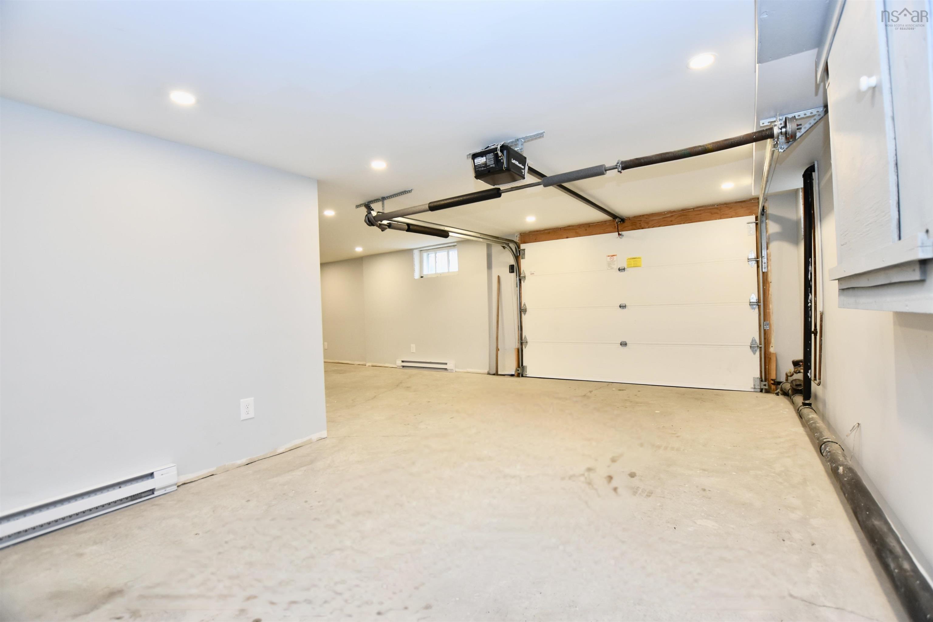 6 Pembrooke Street, Waverley, NS (MLS 202528065)