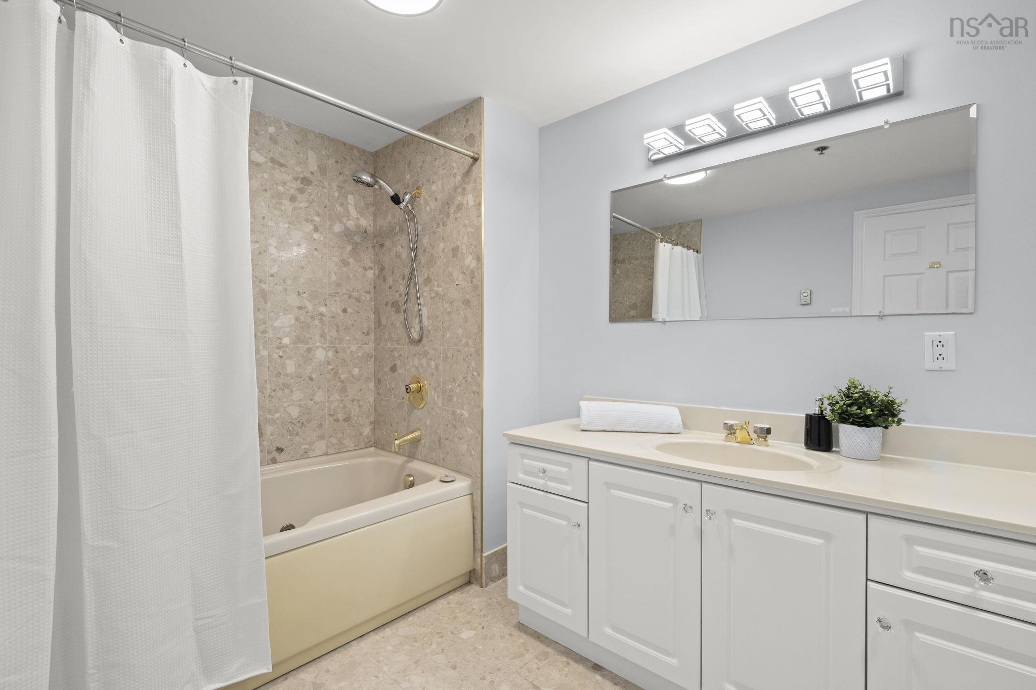 702 1465 Brenton Street, Halifax, NS (MLS 202528140)