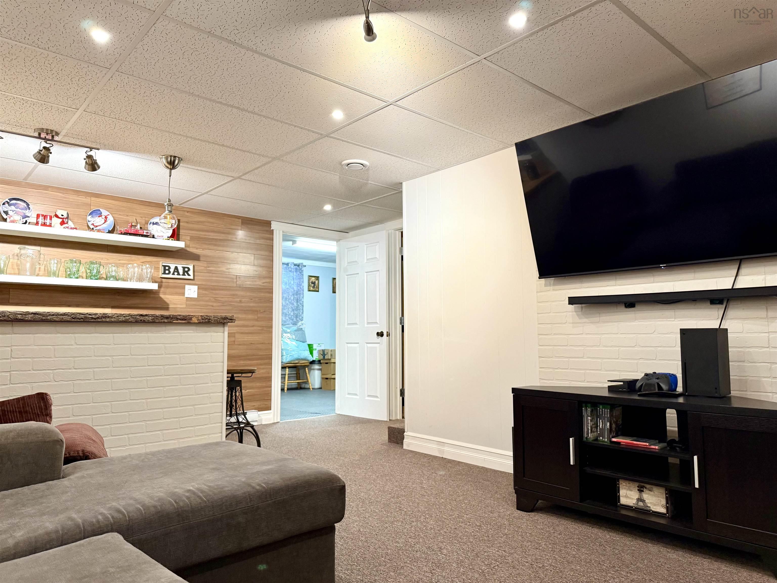 $359,900.00: 10 Fletcher Drive, Amherst