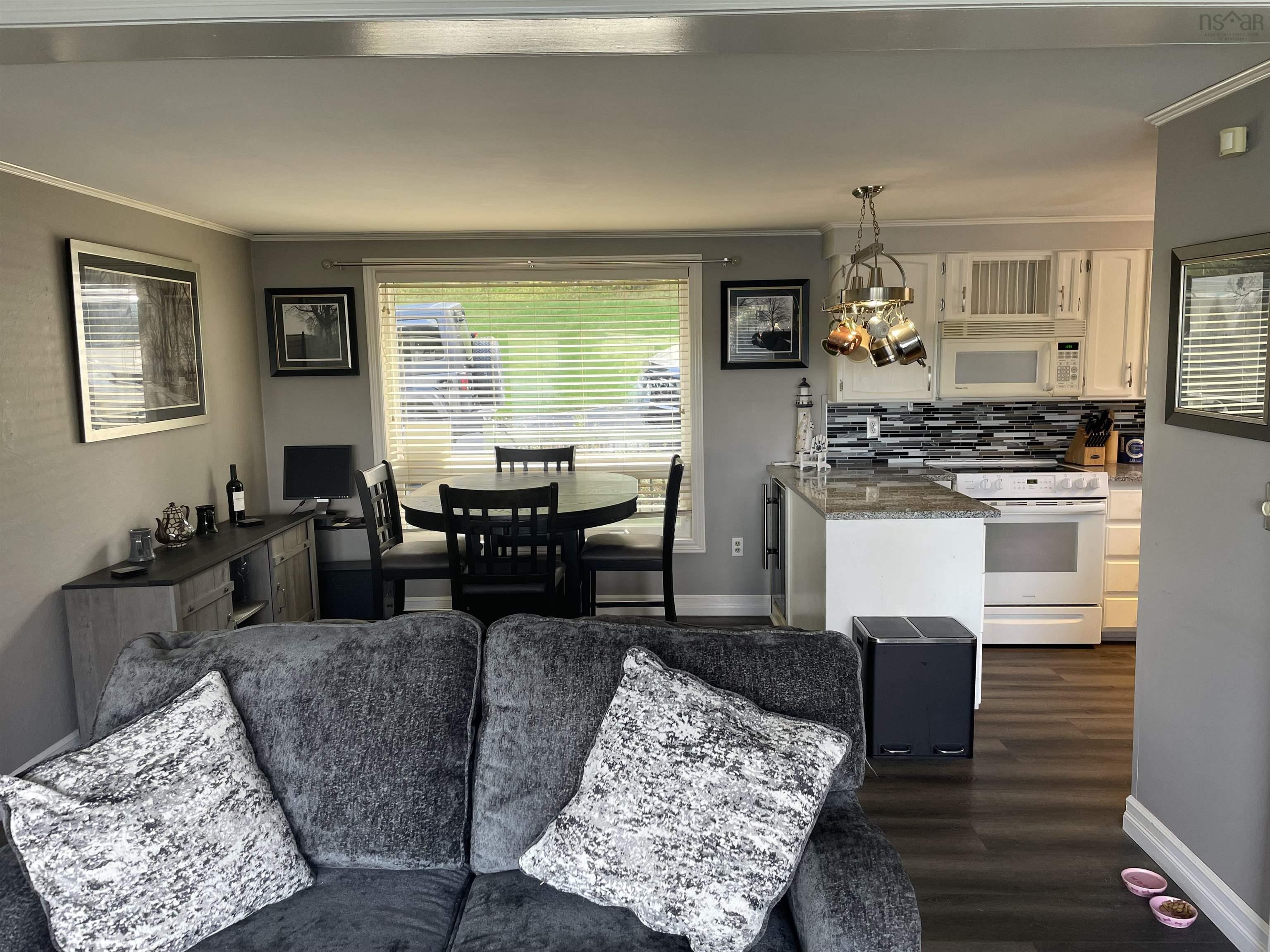 $499,900.00: 3836 105 Highway, South Haven