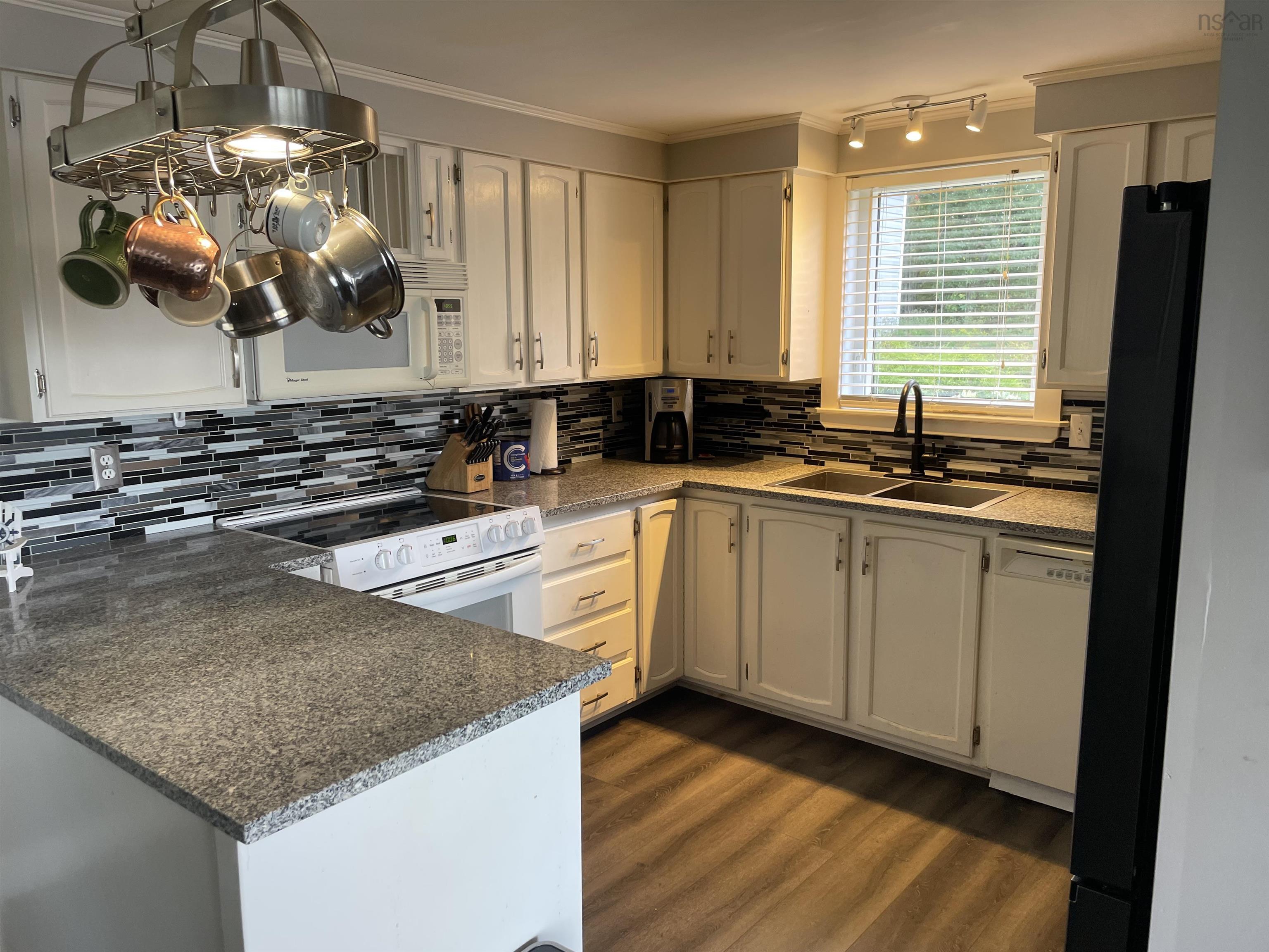 $499,900.00: 3836 105 Highway, South Haven