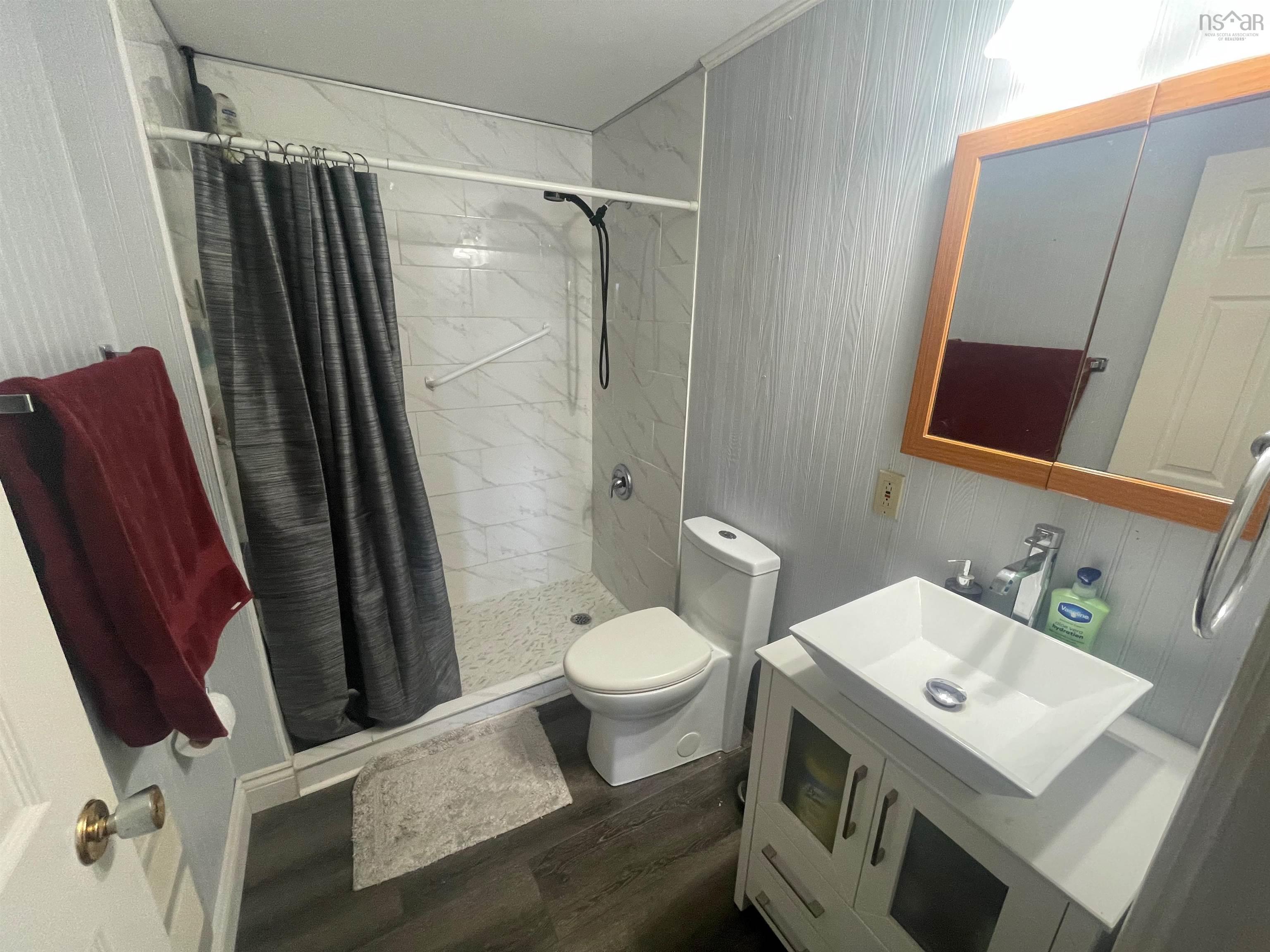 $499,900.00: 3836 105 Highway, South Haven