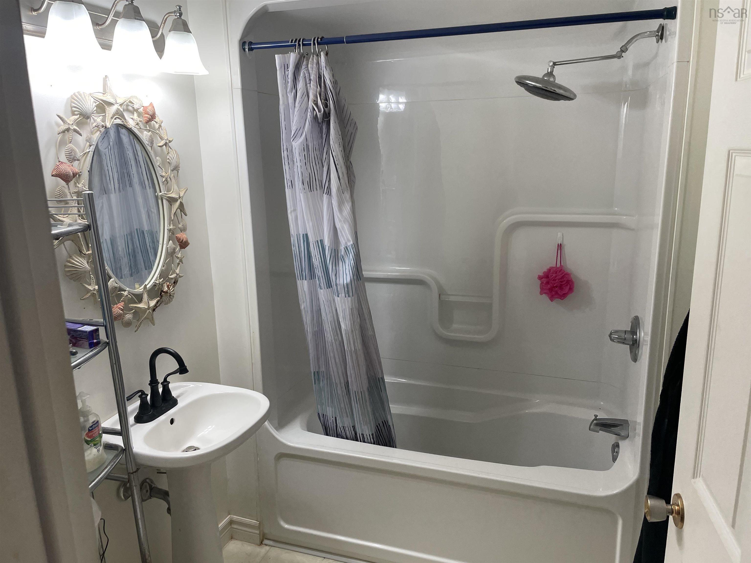 $499,900.00: 3836 105 Highway, South Haven