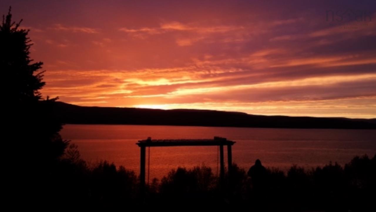 $499,900.00: 3836 105 Highway, South Haven