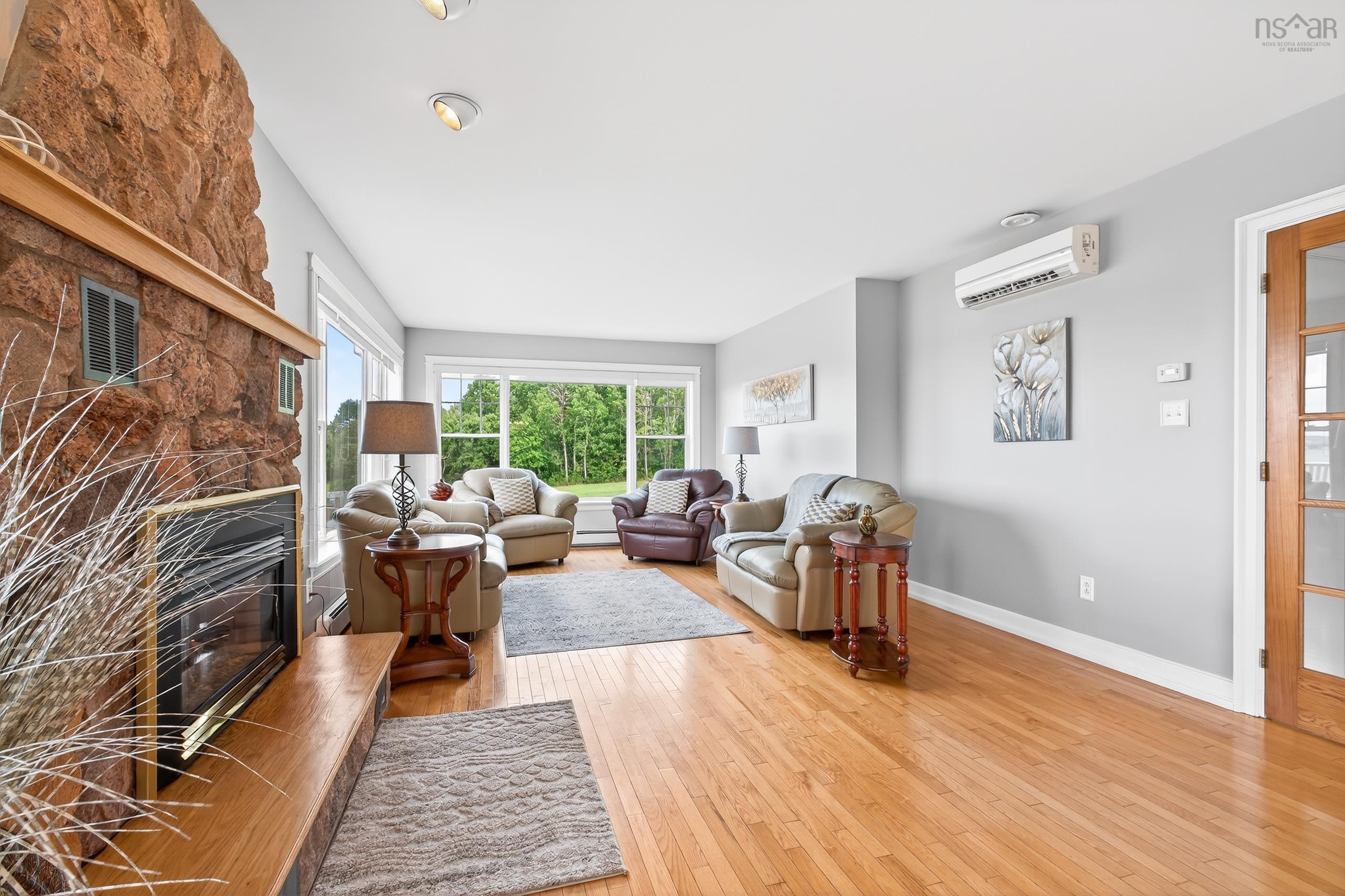 $749,900.00: 2140 POINT EDWARD HIGHWAY, Point Edward