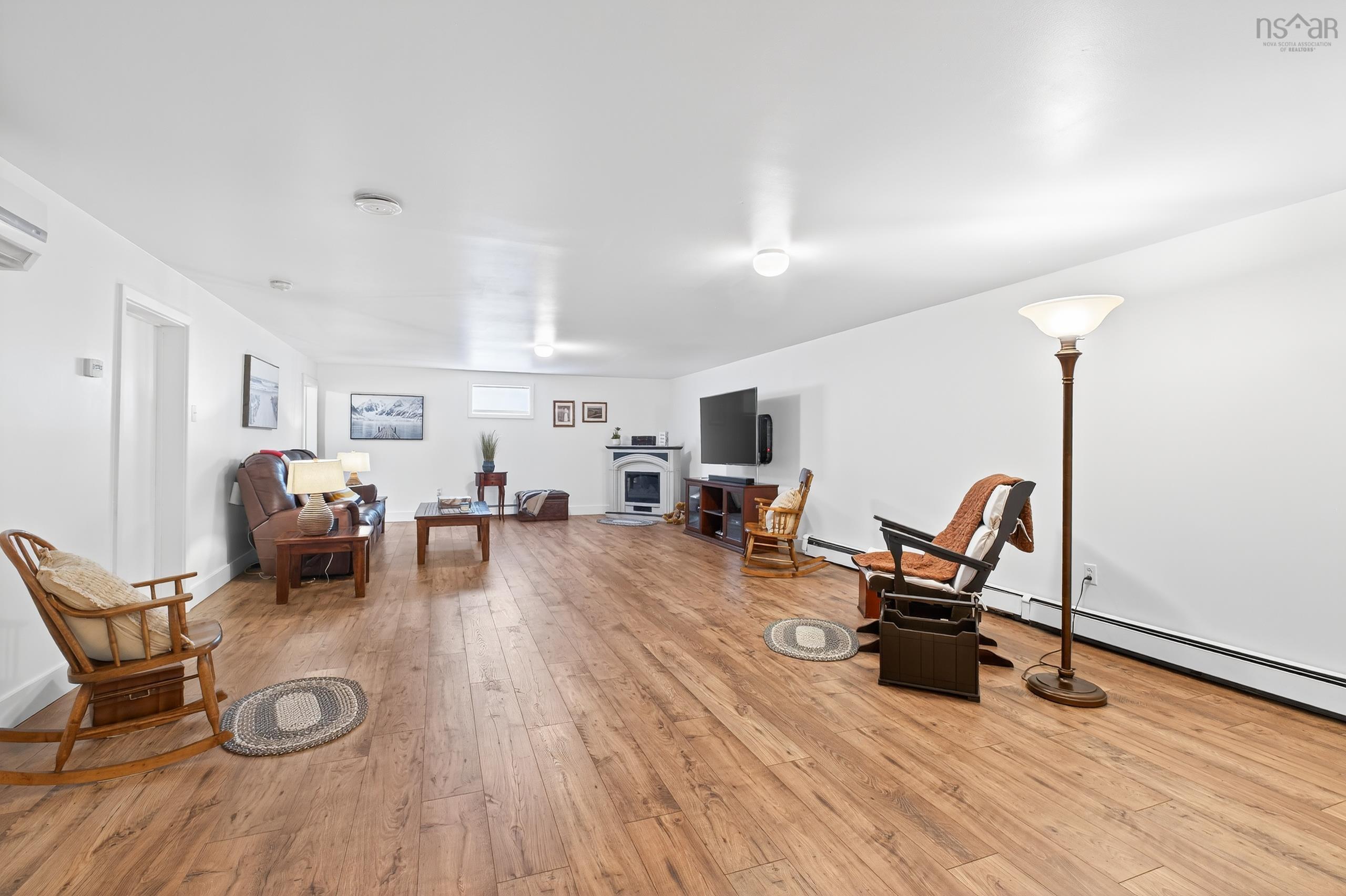 $749,900.00: 2140 POINT EDWARD HIGHWAY, Point Edward