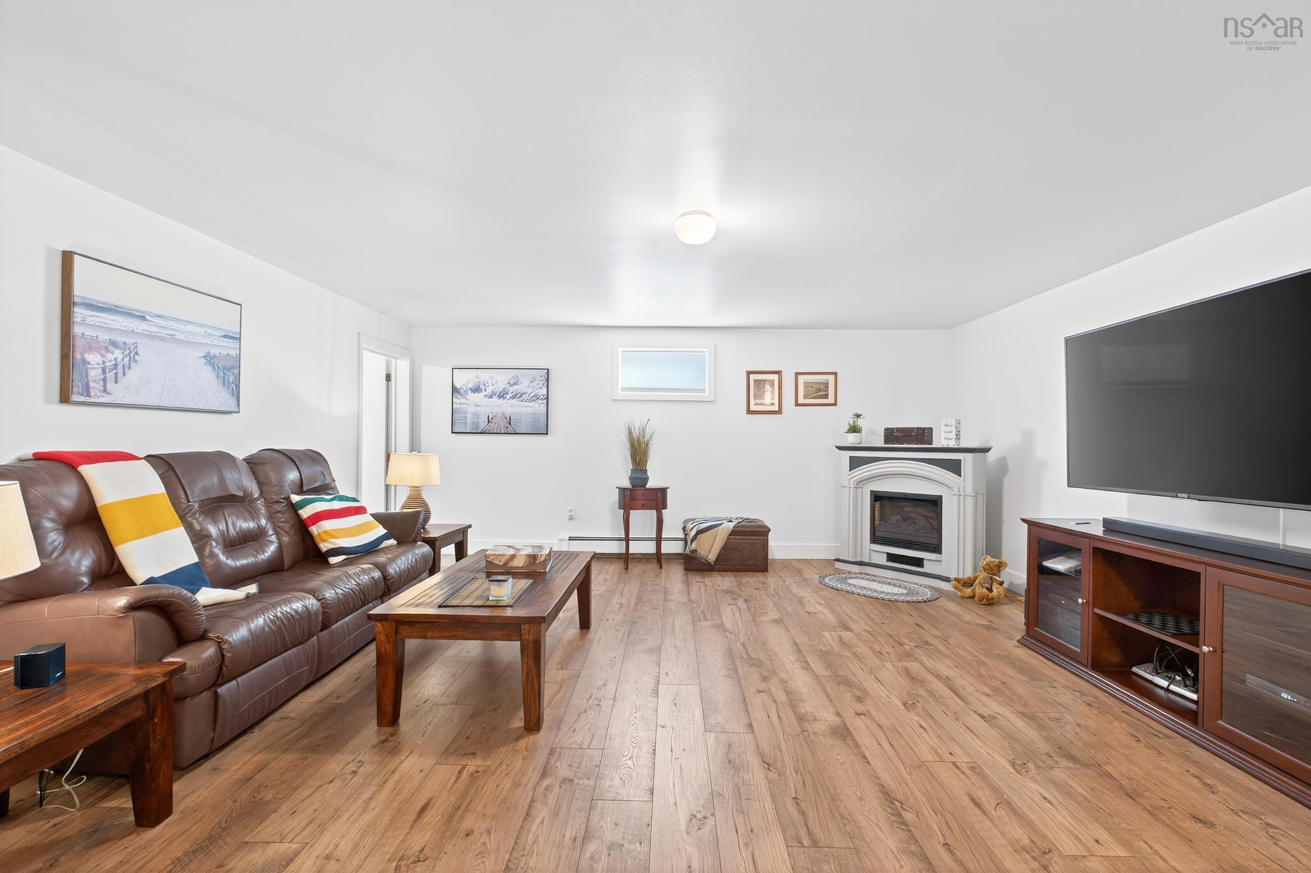 $749,900.00: 2140 POINT EDWARD HIGHWAY, Point Edward