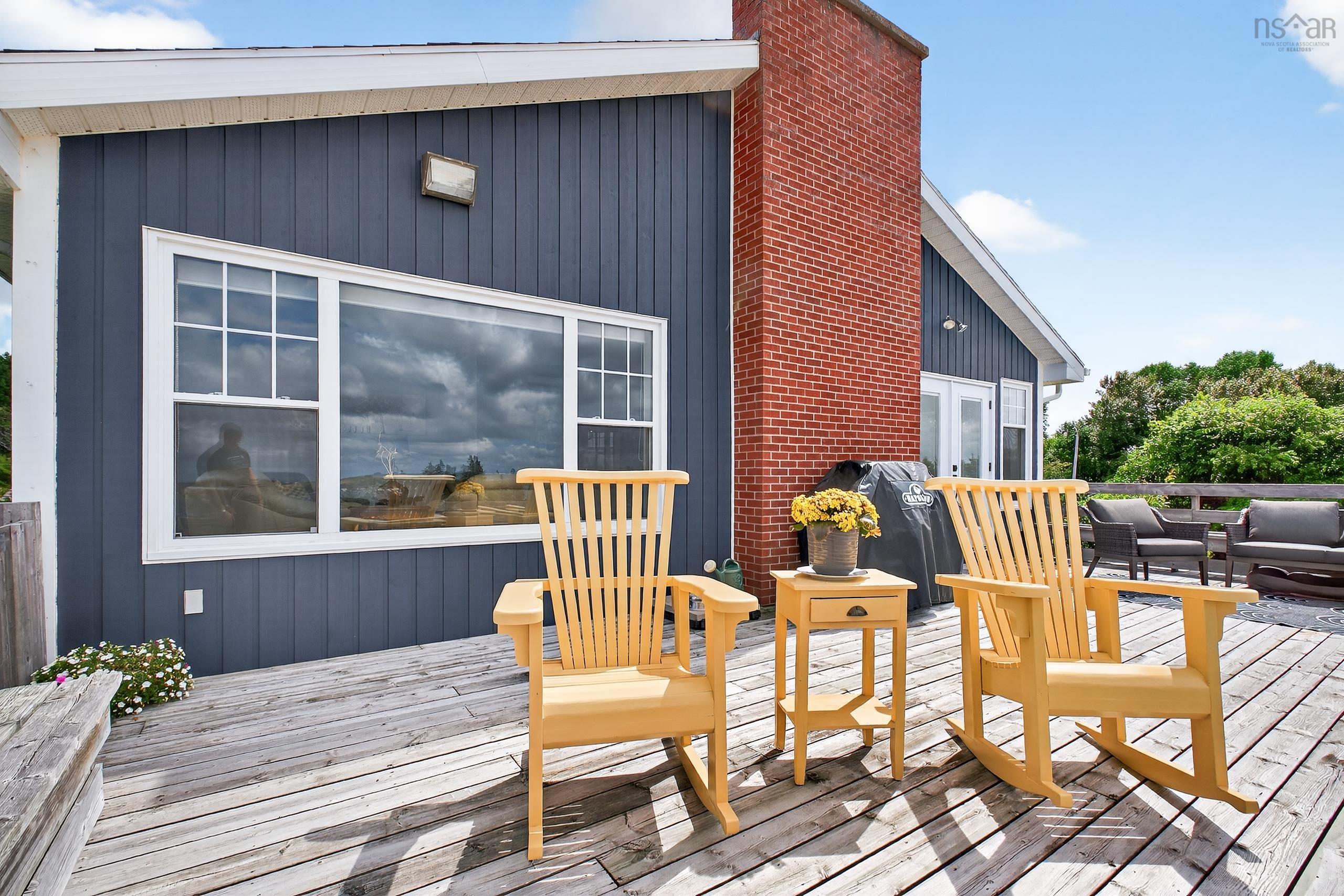 $749,900.00: 2140 POINT EDWARD HIGHWAY, Point Edward