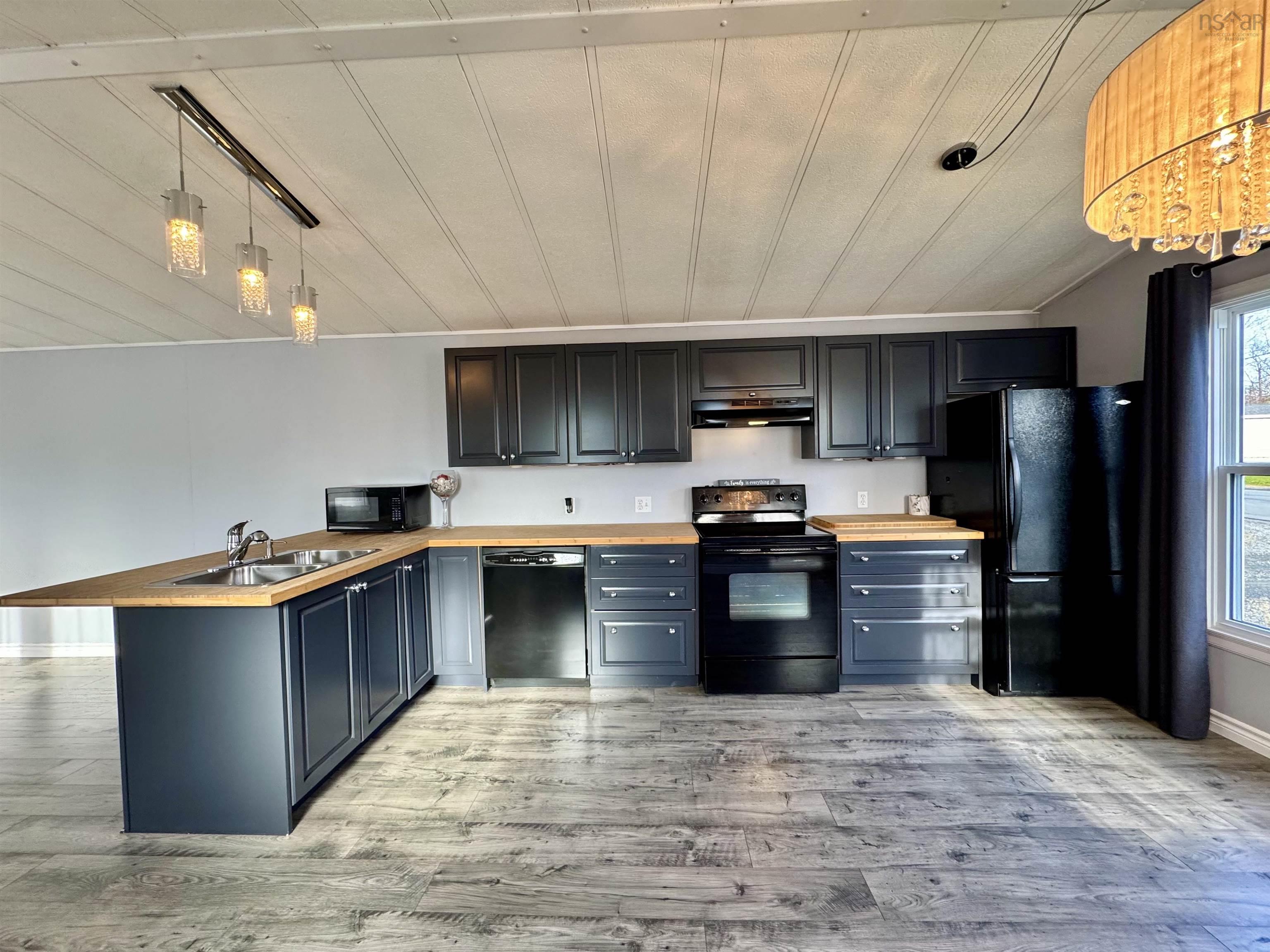 1535 Woodbine Drive, Beaver Bank, NS (MLS 202528420)