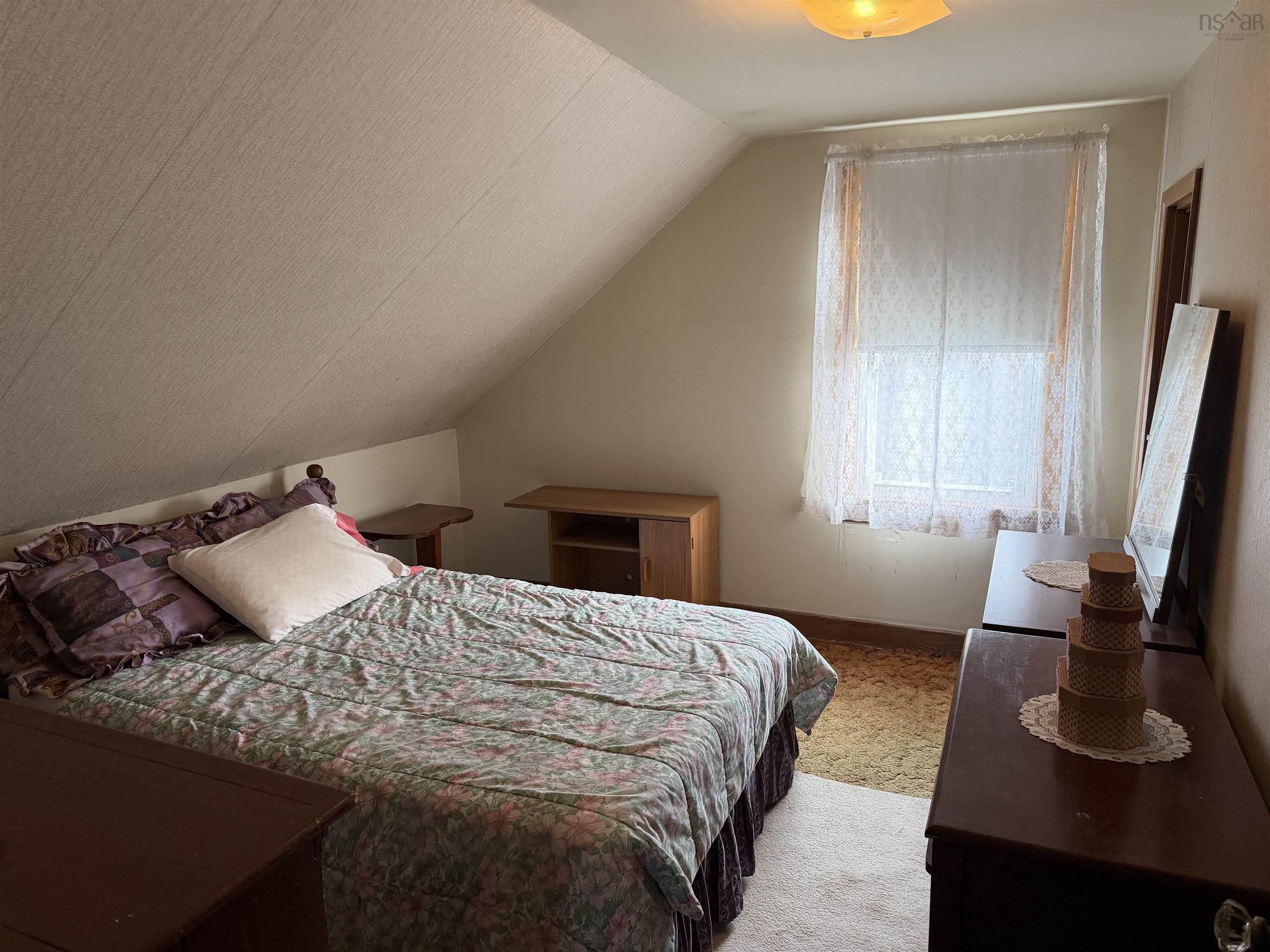 $199,900.00: 2103 South Main Street, Westville