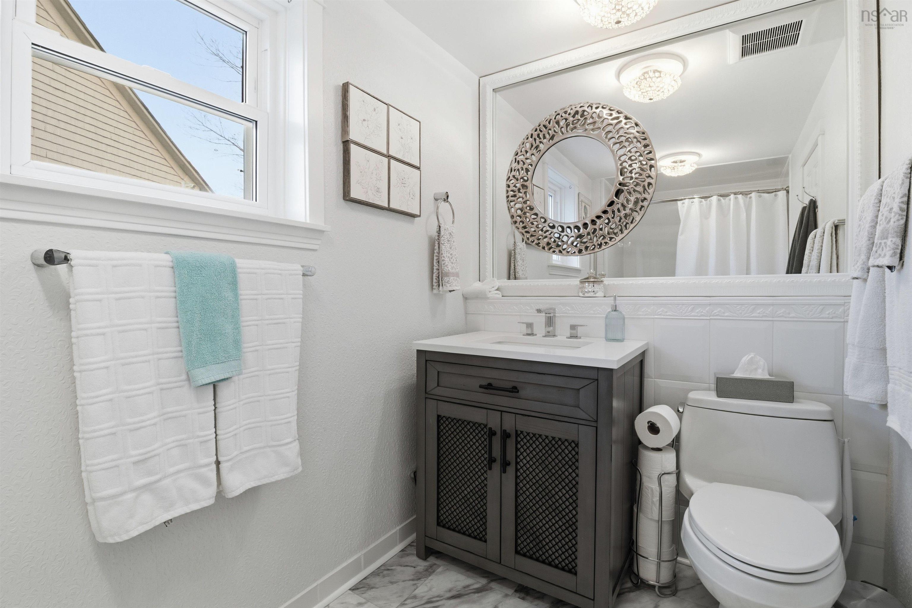 $725,900.00: 2151 1 Highway, Auburn