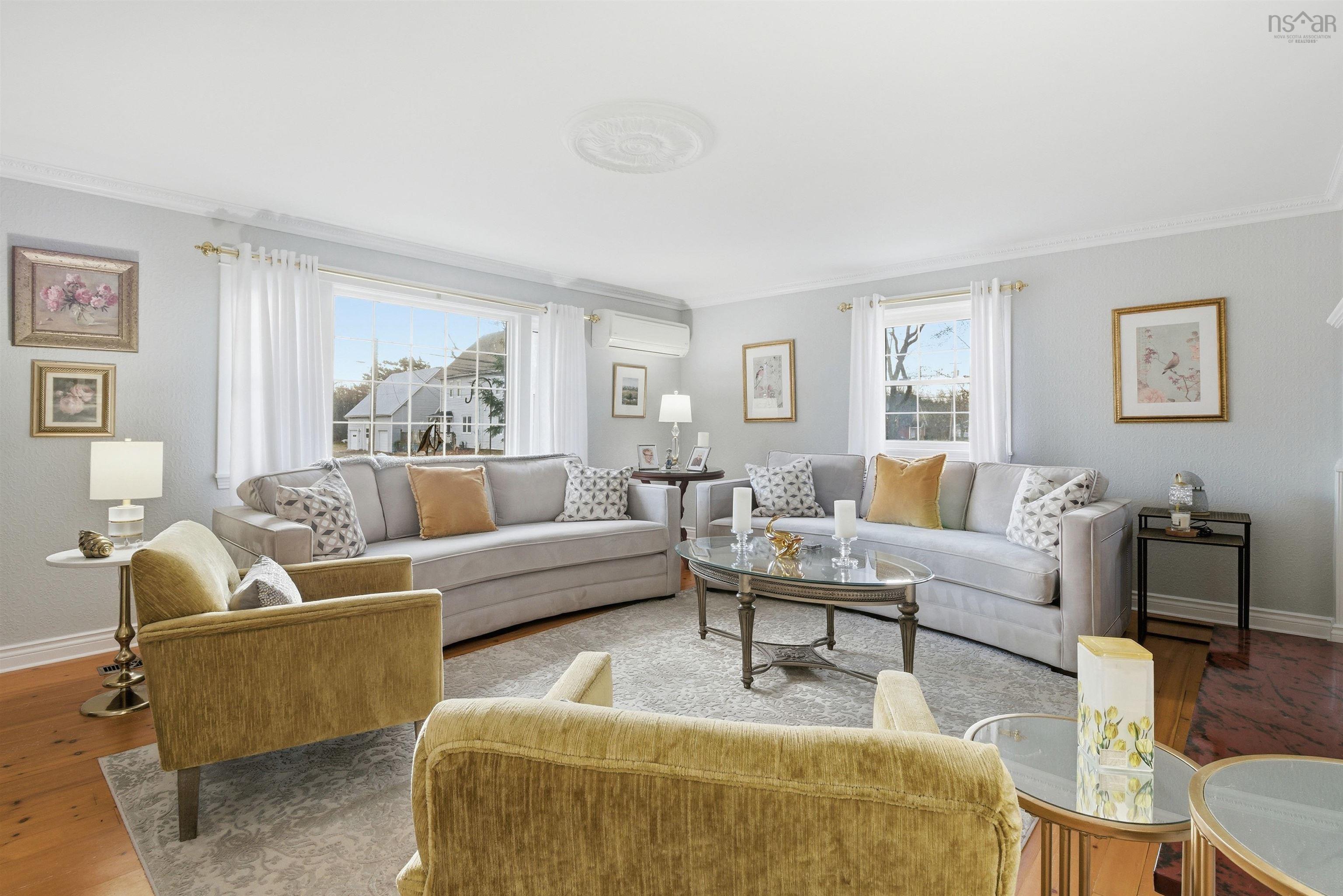 $725,900.00: 2151 1 Highway, Auburn