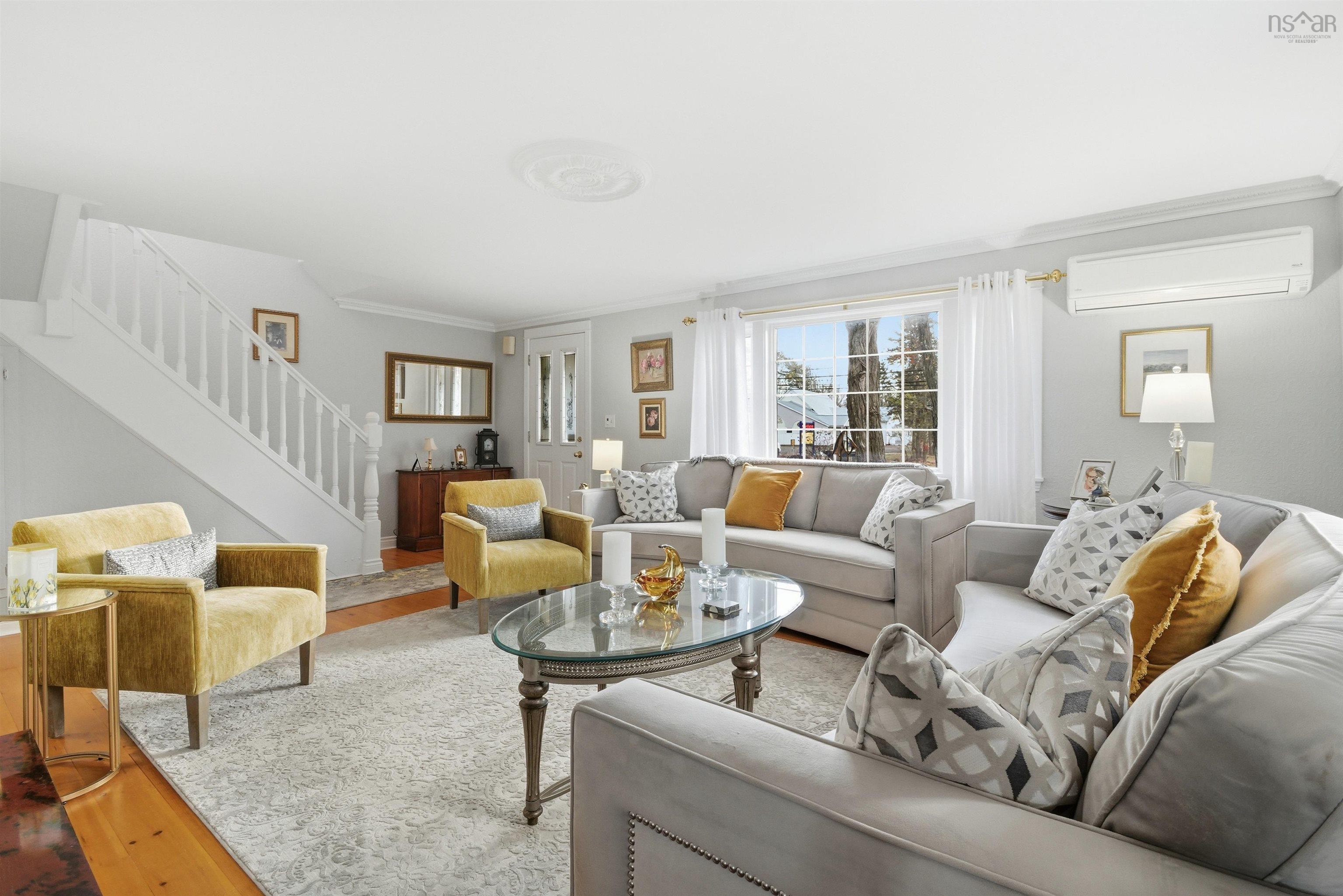 $725,900.00: 2151 1 Highway, Auburn