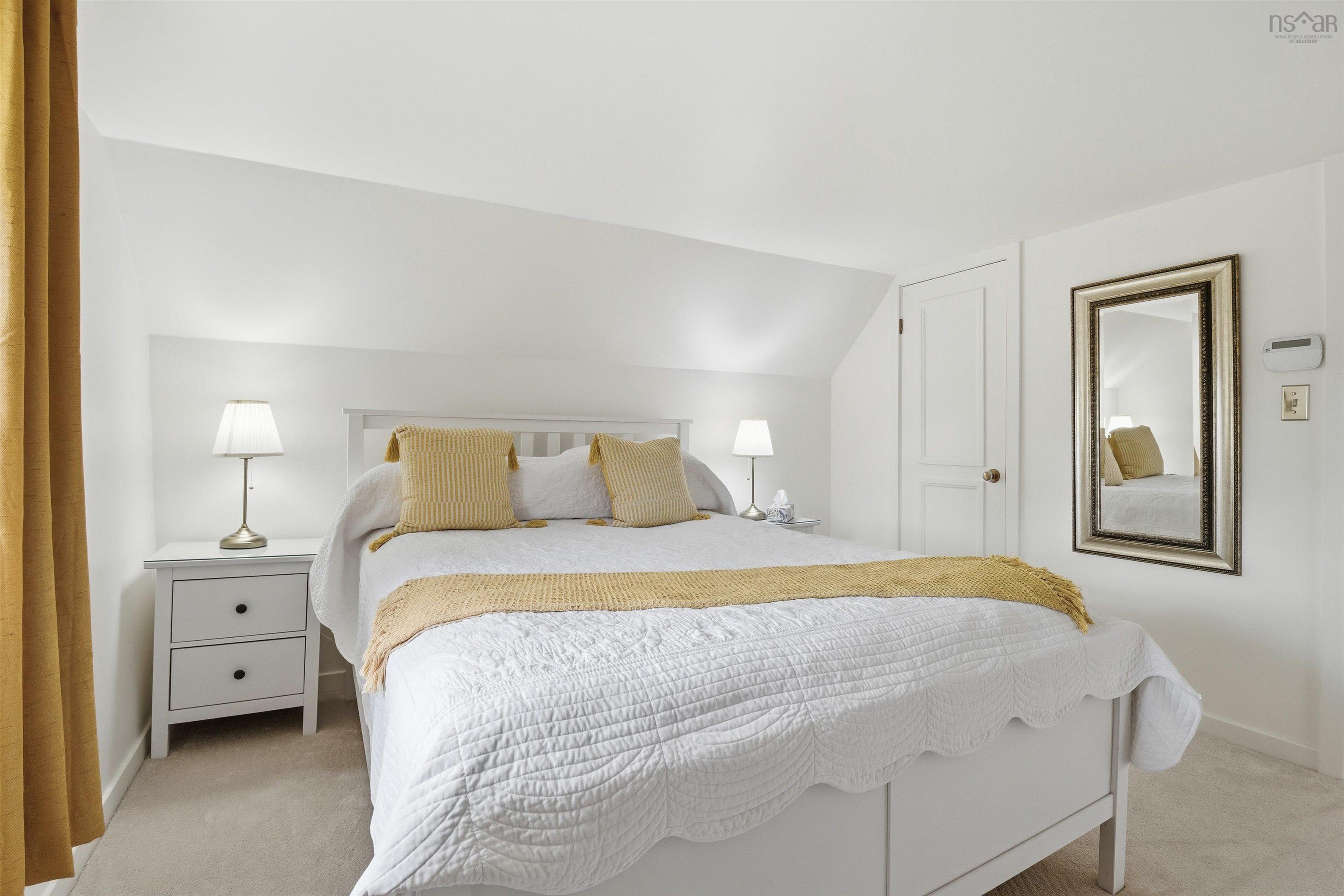 $725,900.00: 2151 1 Highway, Auburn