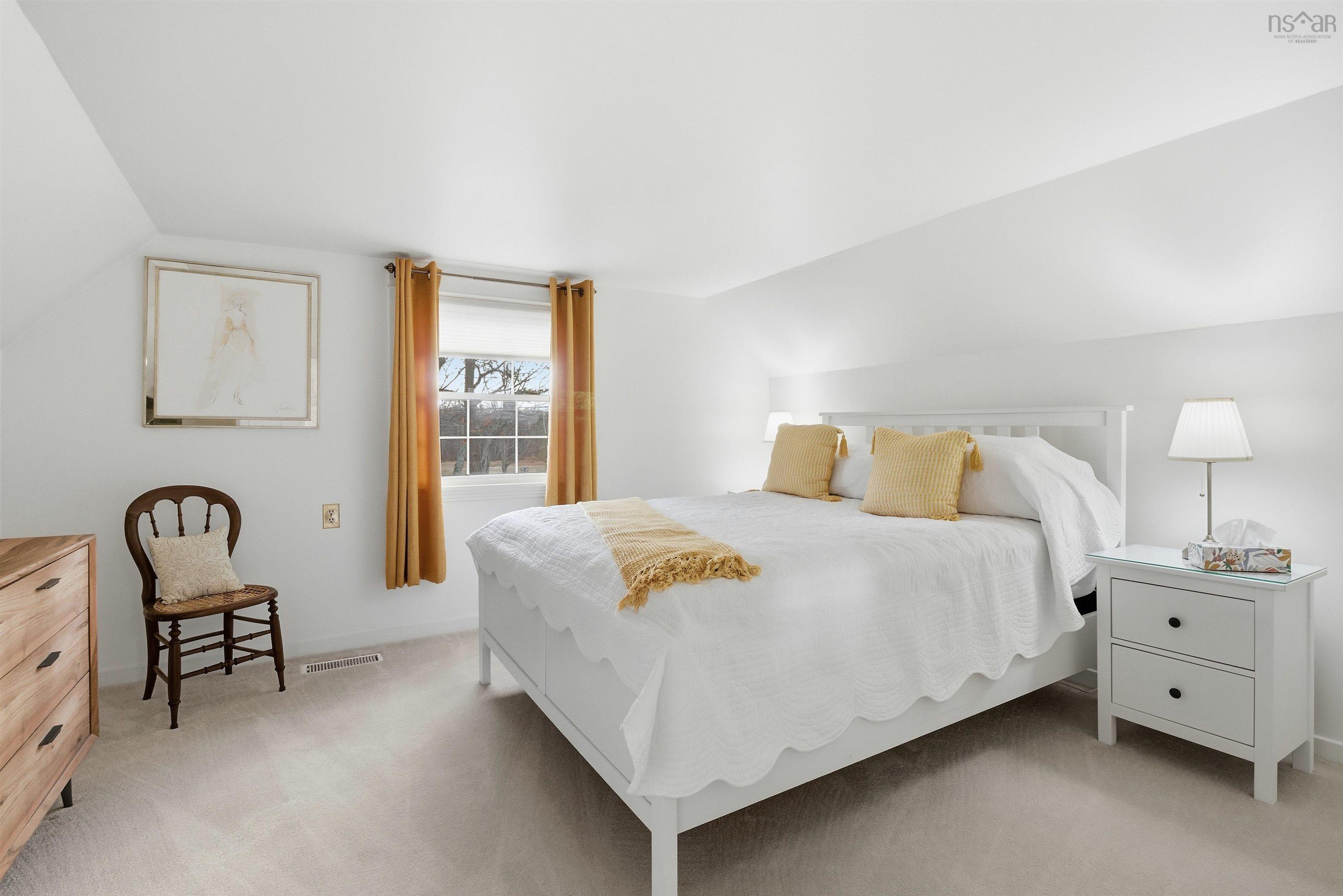 $725,900.00: 2151 1 Highway, Auburn