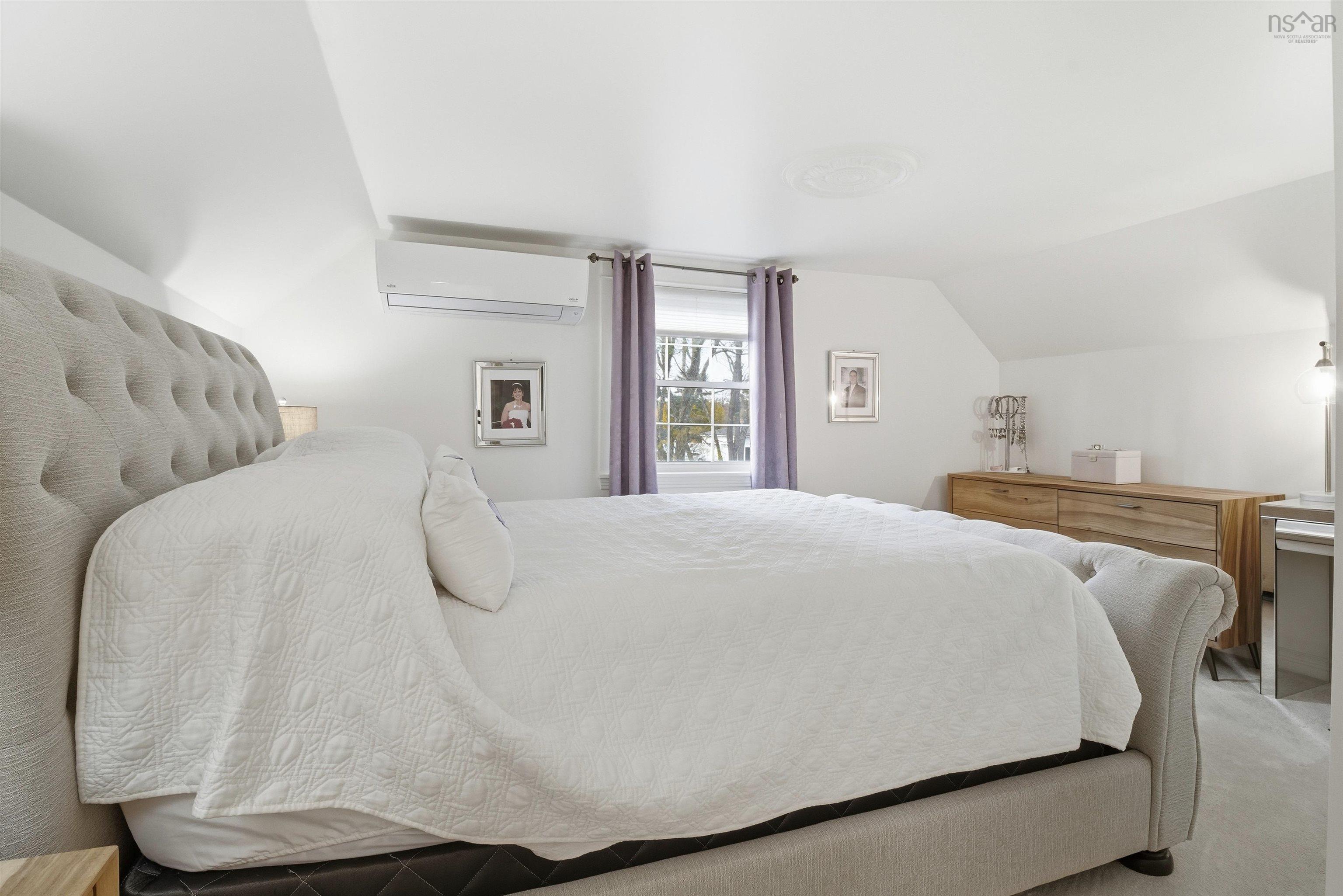 $725,900.00: 2151 1 Highway, Auburn