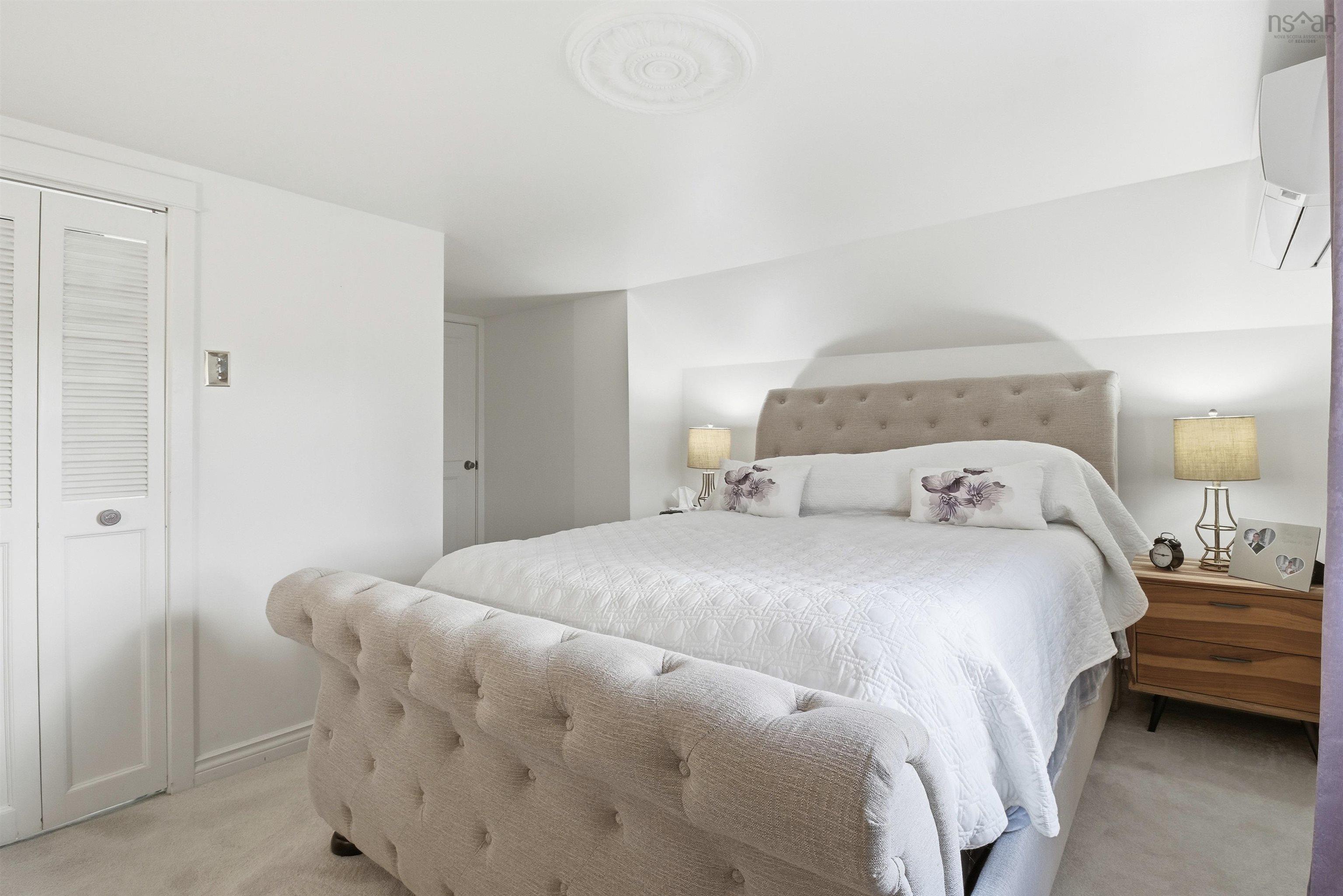 $725,900.00: 2151 1 Highway, Auburn