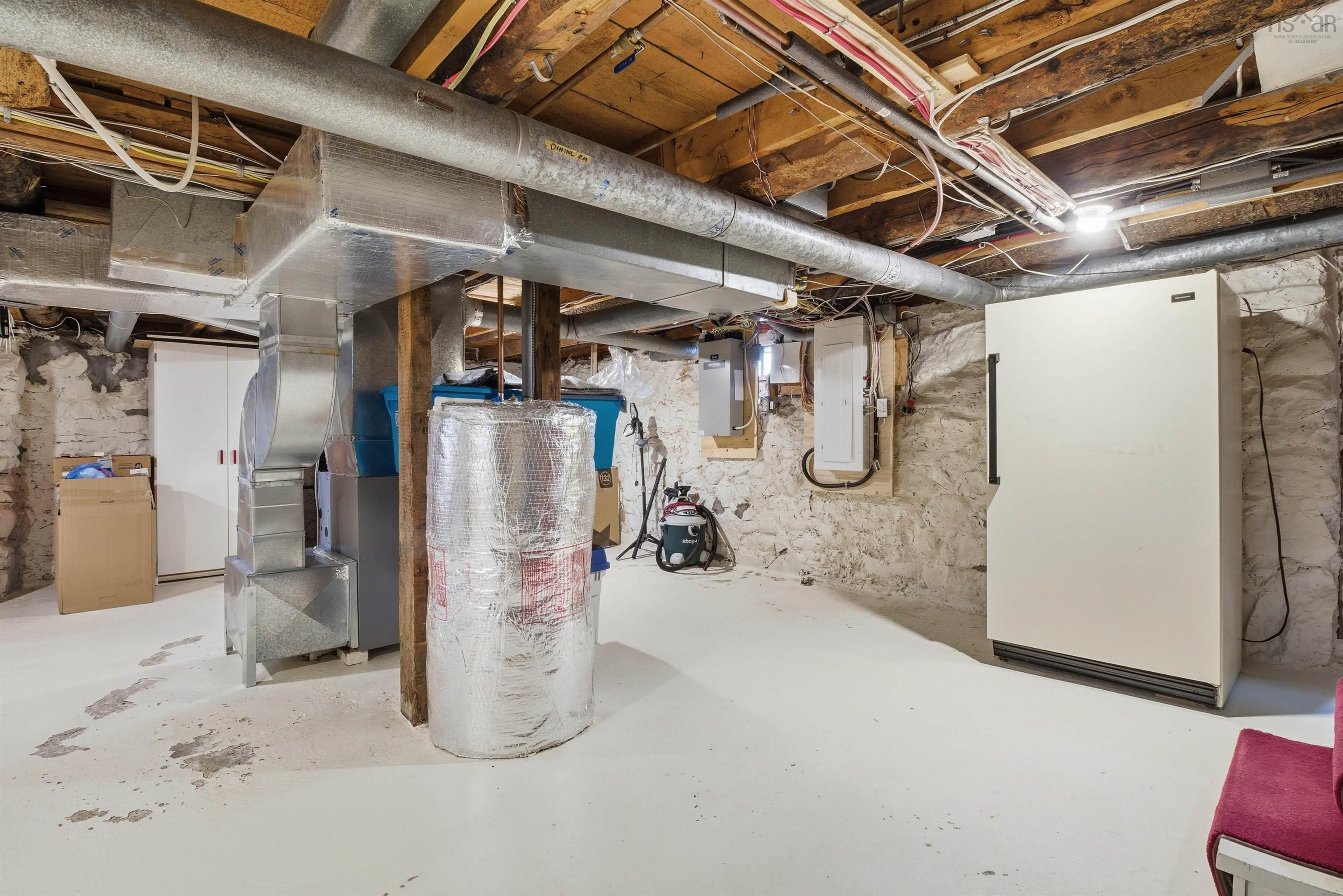 $725,900.00: 2151 1 Highway, Auburn