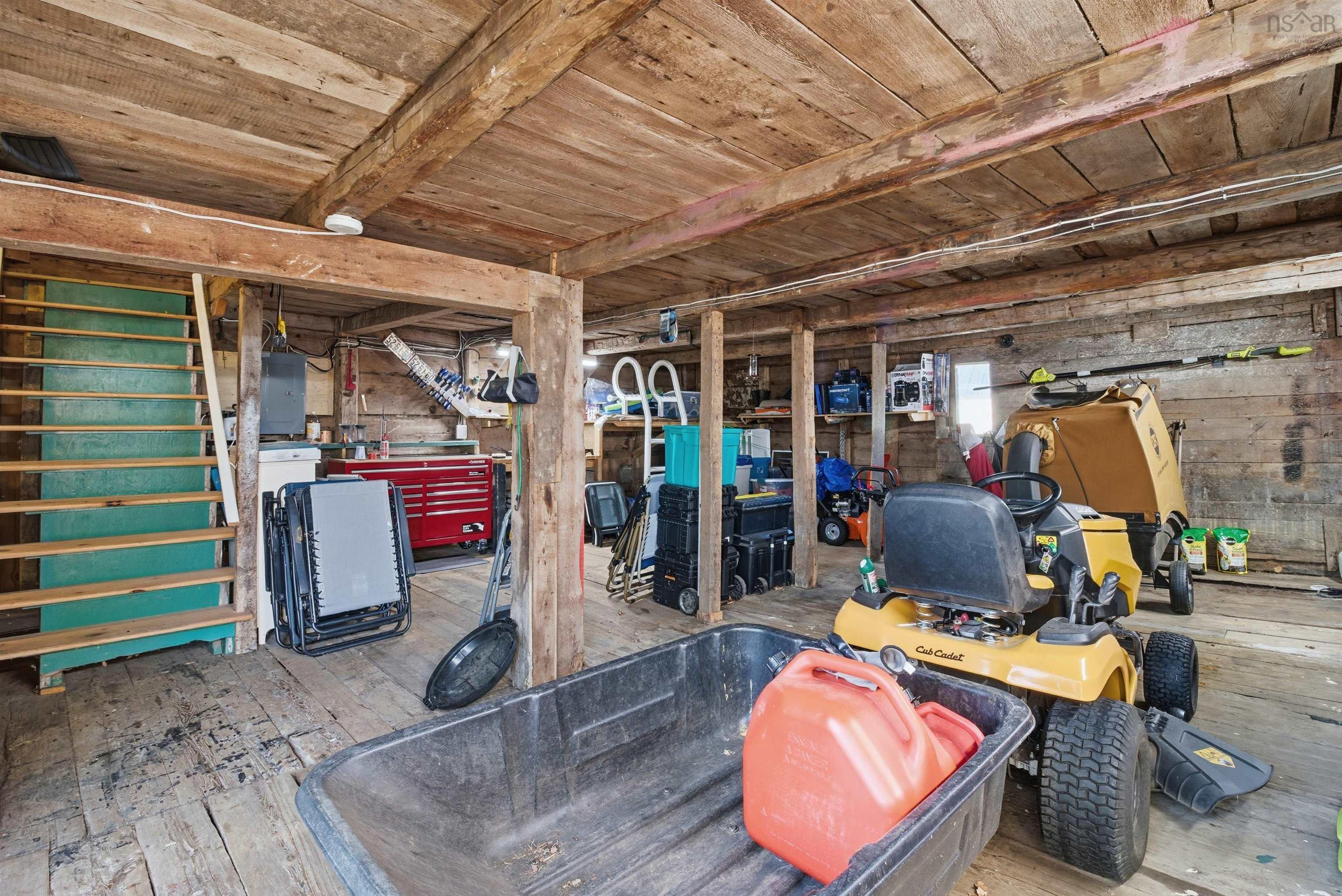 $725,900.00: 2151 1 Highway, Auburn