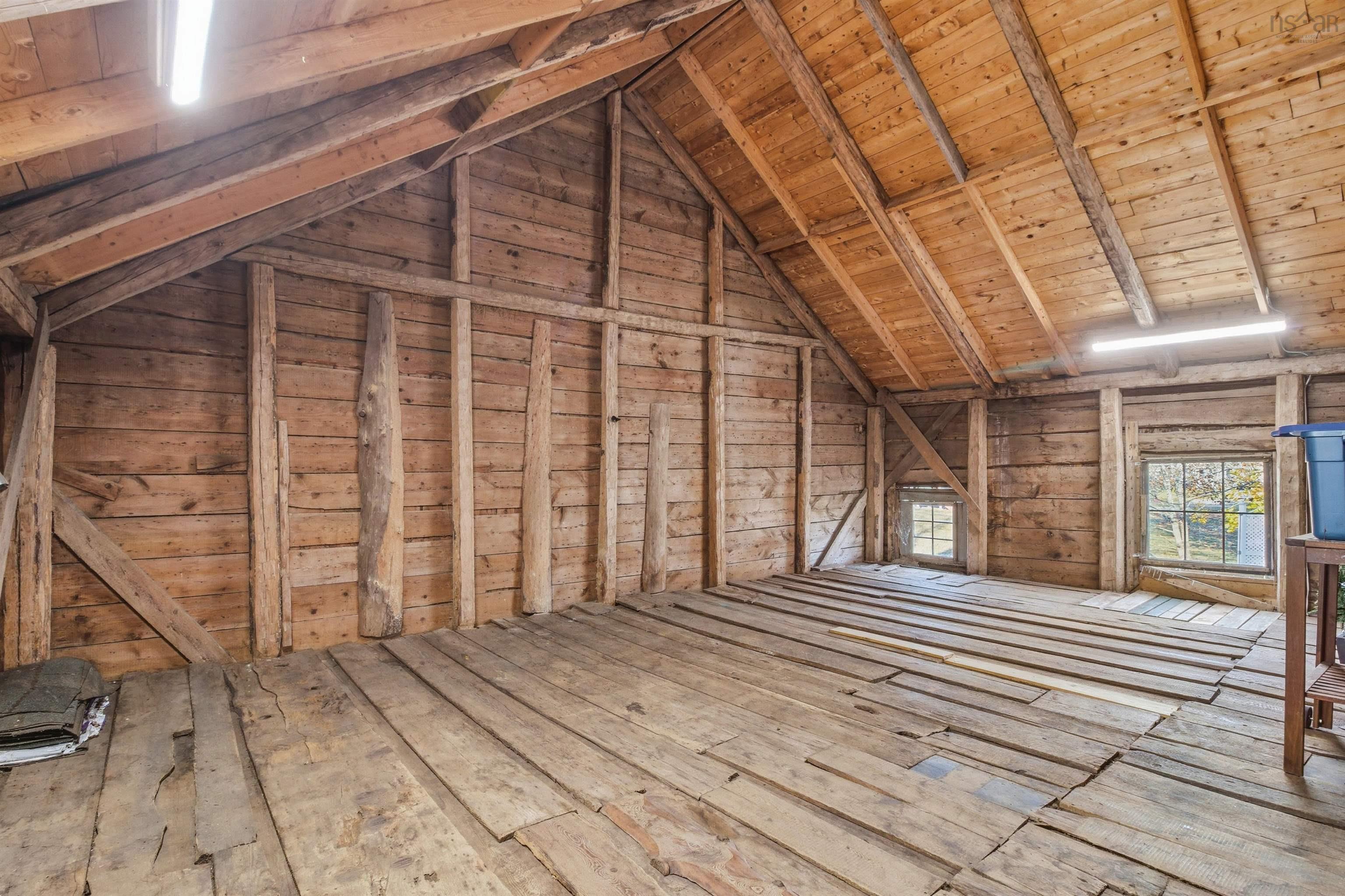 $725,900.00: 2151 1 Highway, Auburn