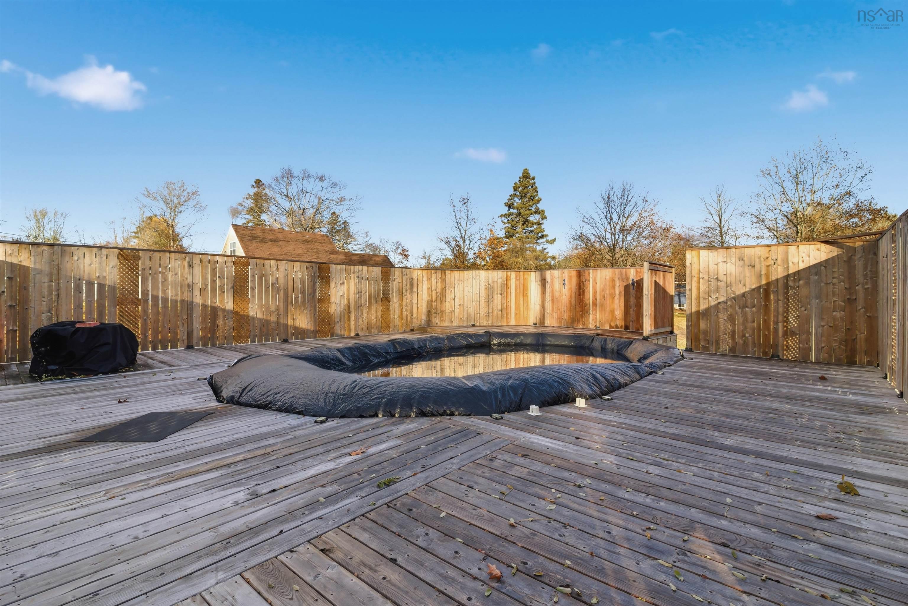 $725,900.00: 2151 1 Highway, Auburn