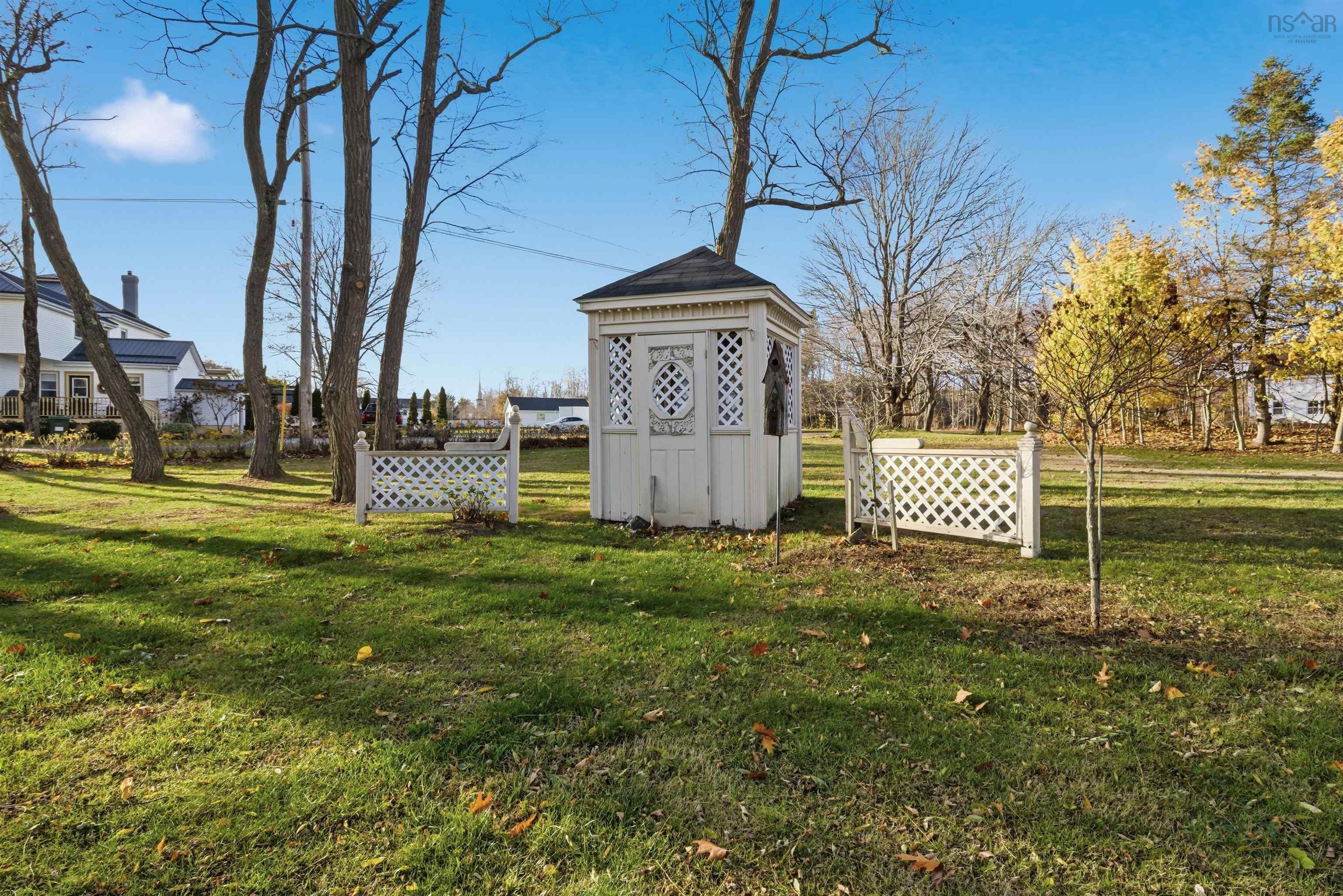 $725,900.00: 2151 1 Highway, Auburn