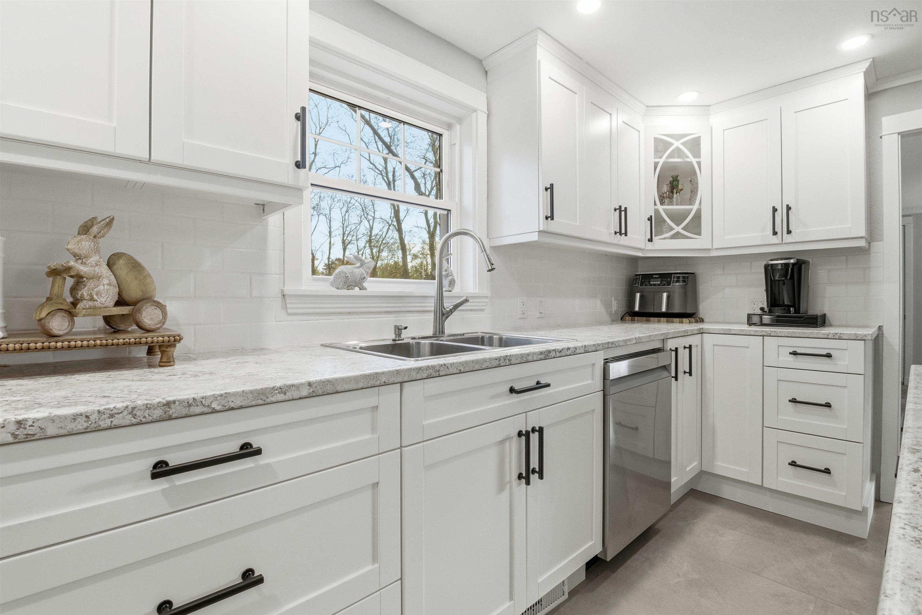 $725,900.00: 2151 1 Highway, Auburn