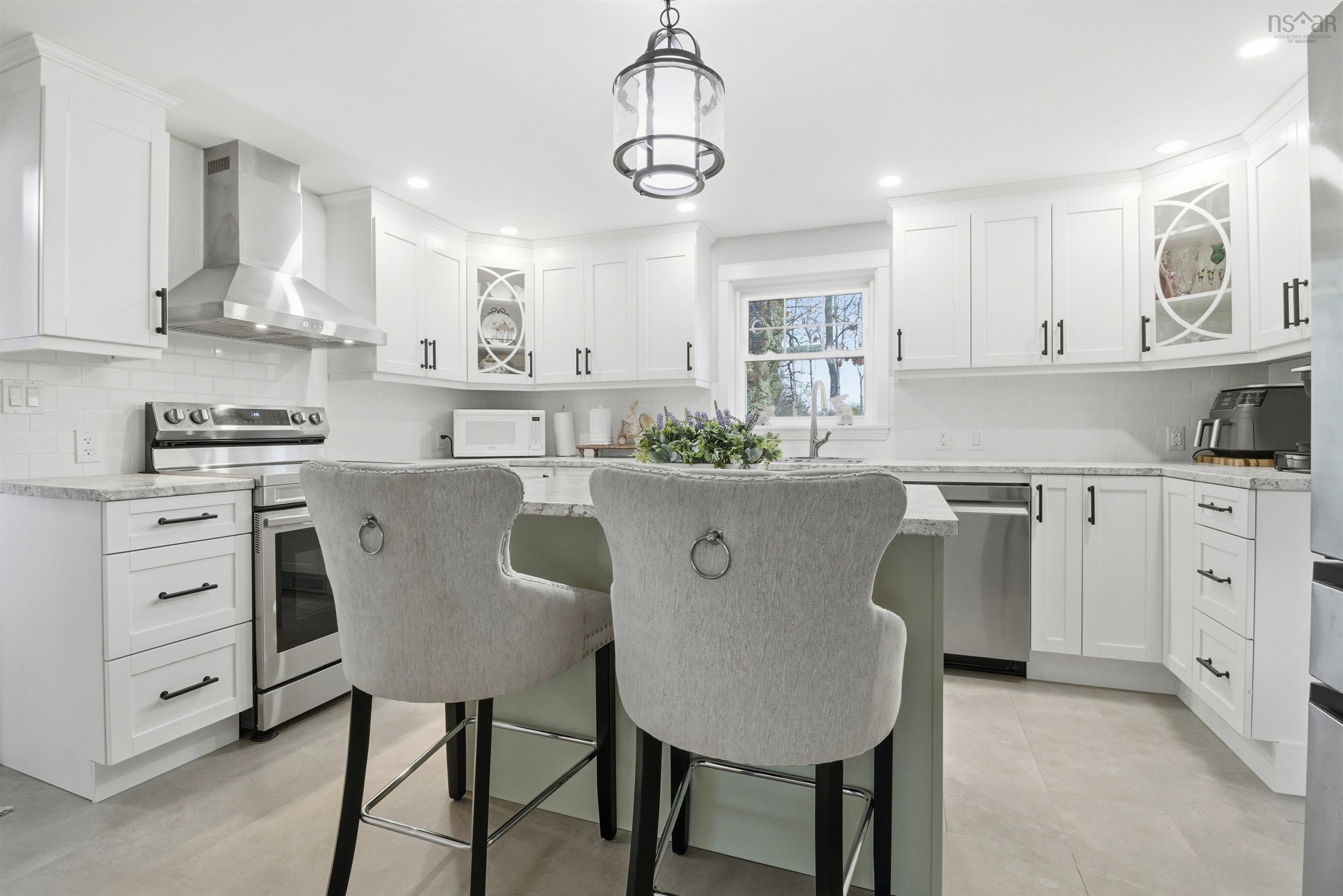 $725,900.00: 2151 1 Highway, Auburn