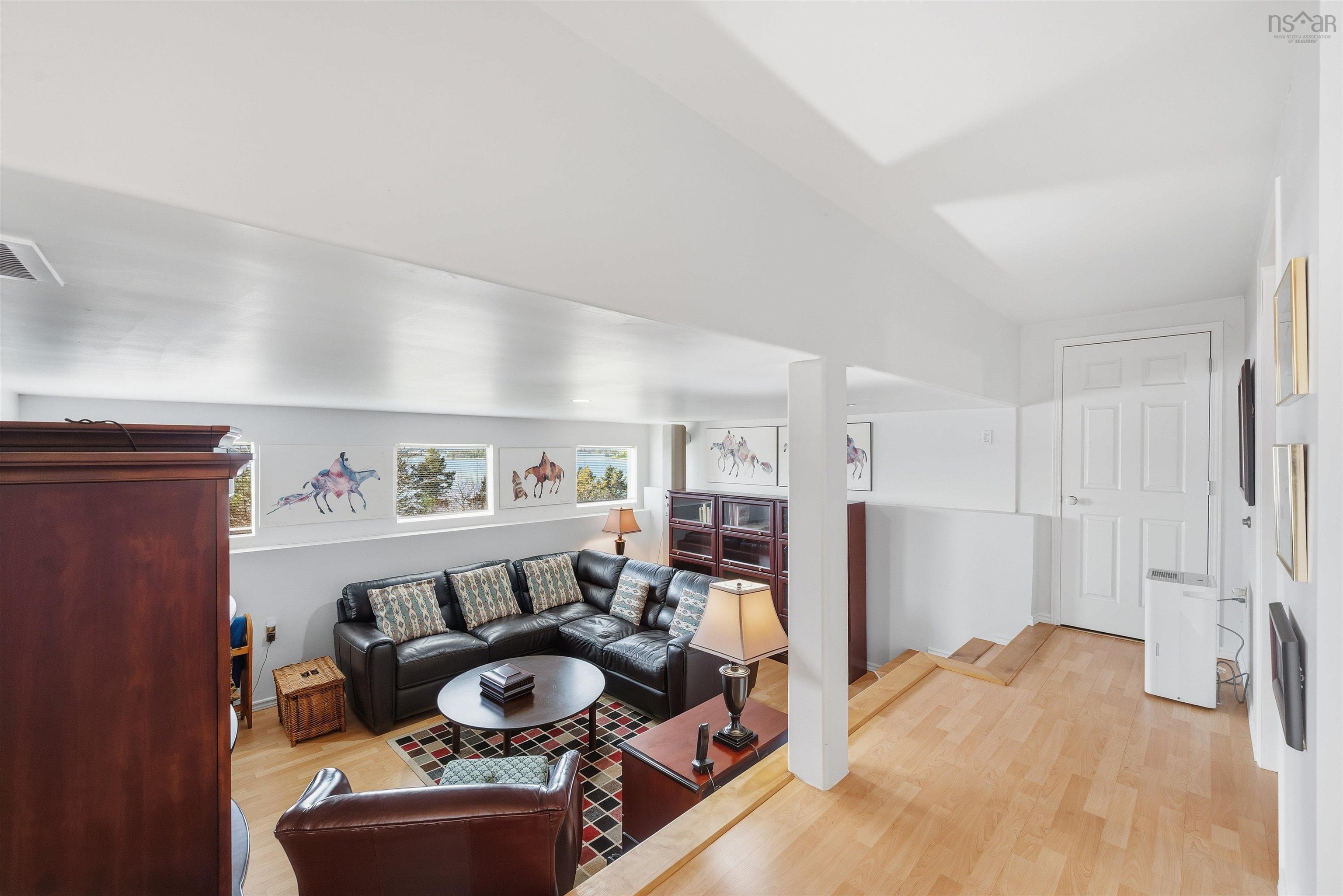 $974,900.00: 11565 Peggys Cove Road, Seabright