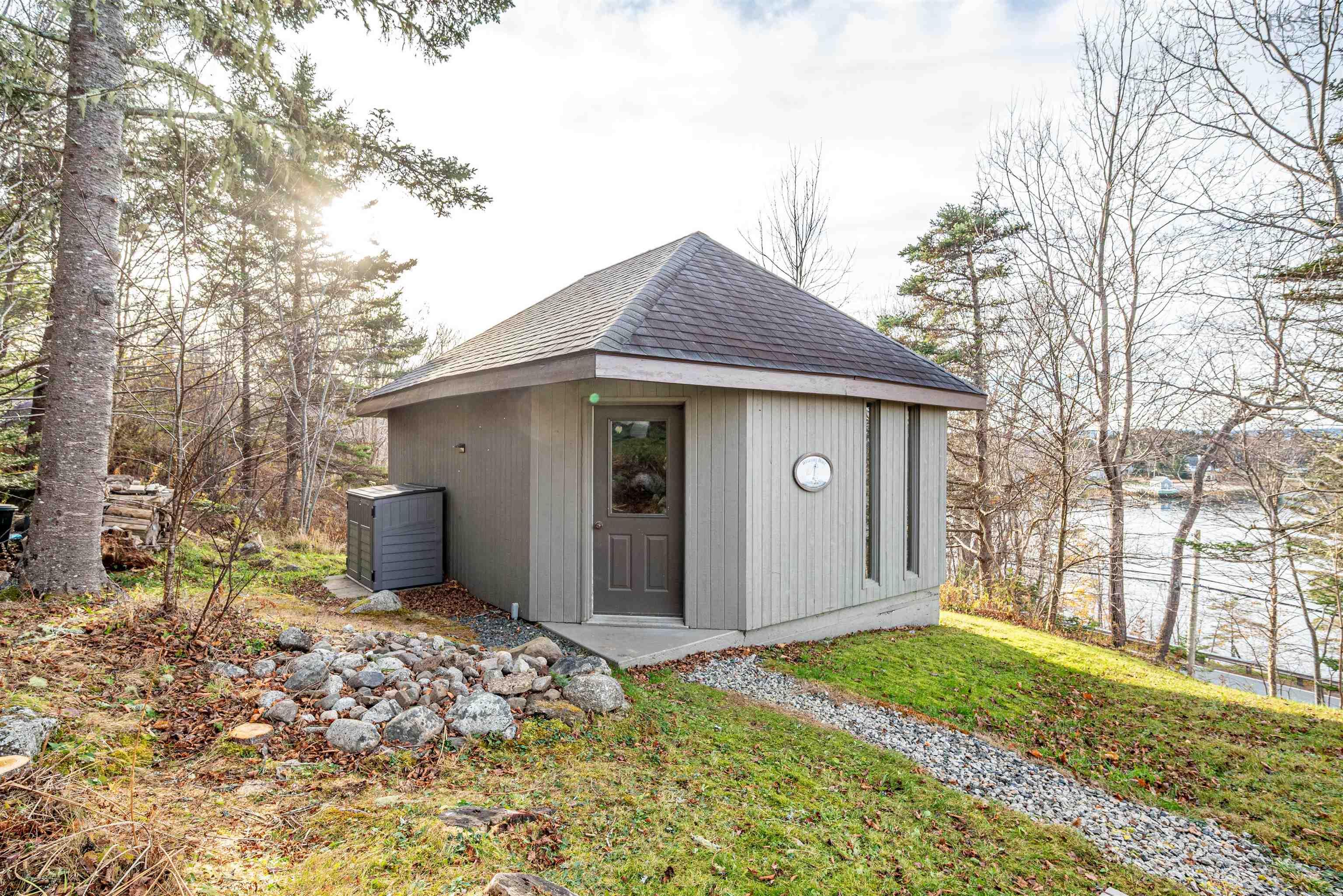 $974,900.00: 11565 Peggys Cove Road, Seabright