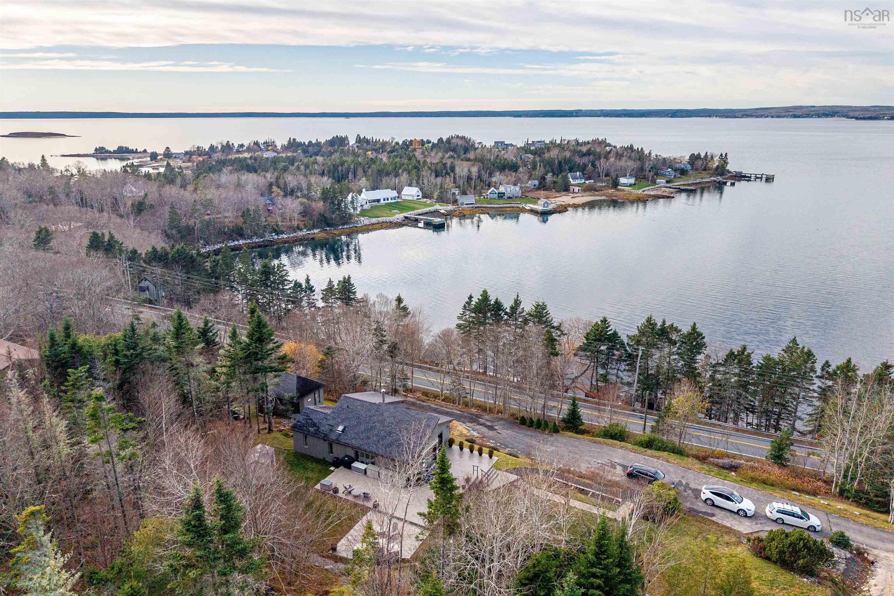 $974,900.00: 11565 Peggys Cove Road, Seabright