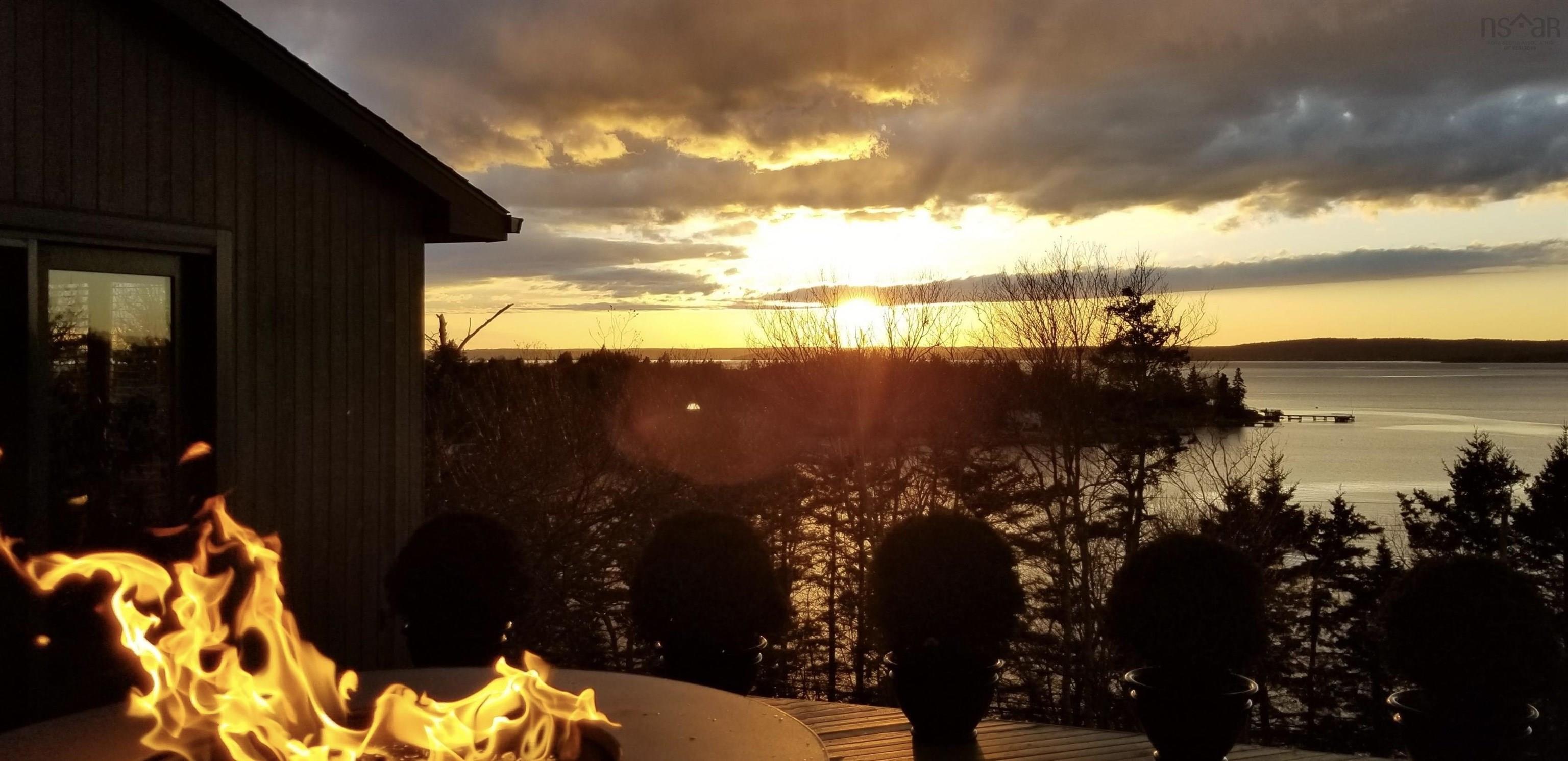 $974,900.00: 11565 Peggys Cove Road, Seabright