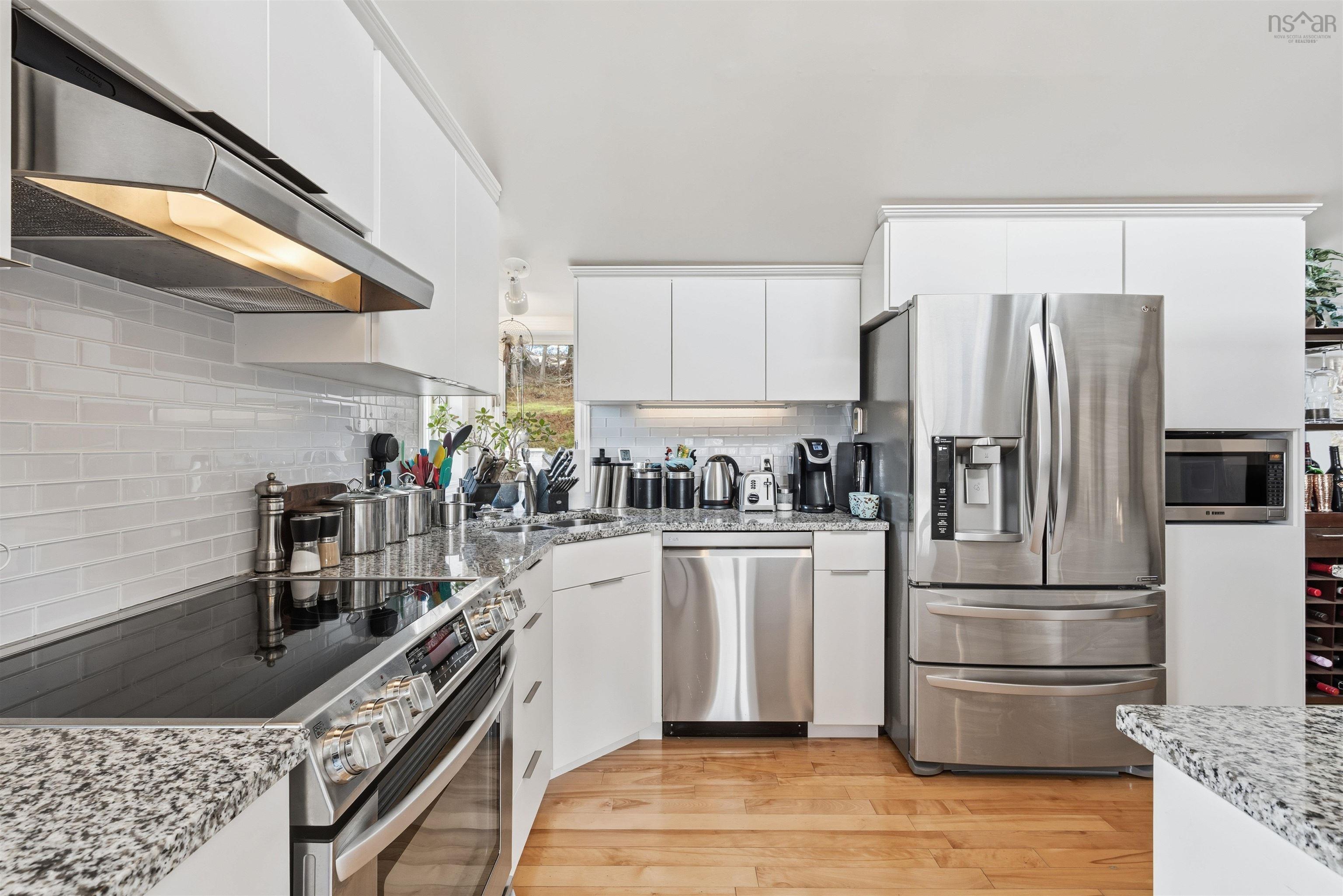 $974,900.00: 11565 Peggys Cove Road, Seabright