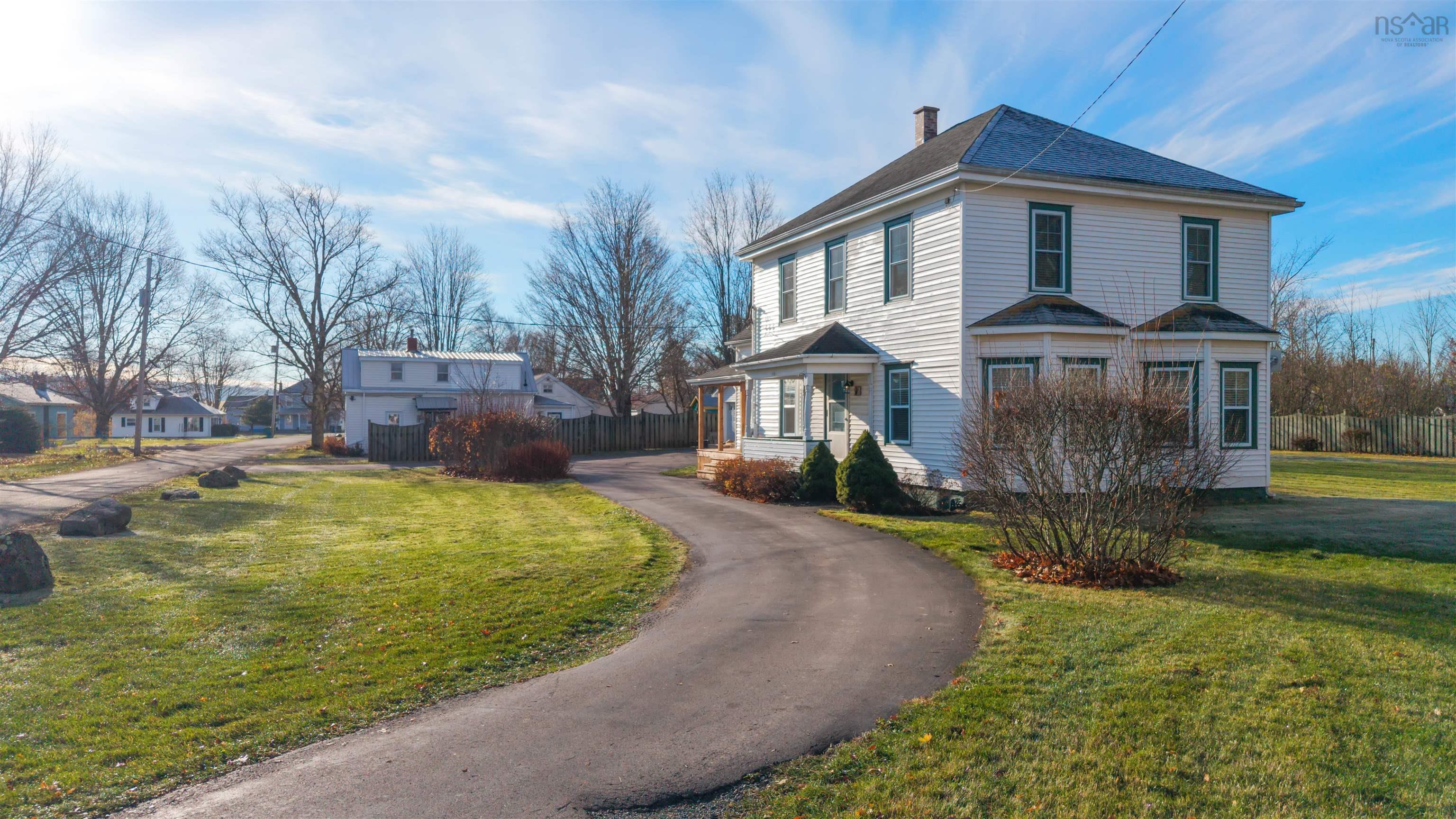 $549,900.00: 6 Hamilton Avenue, Brookfield