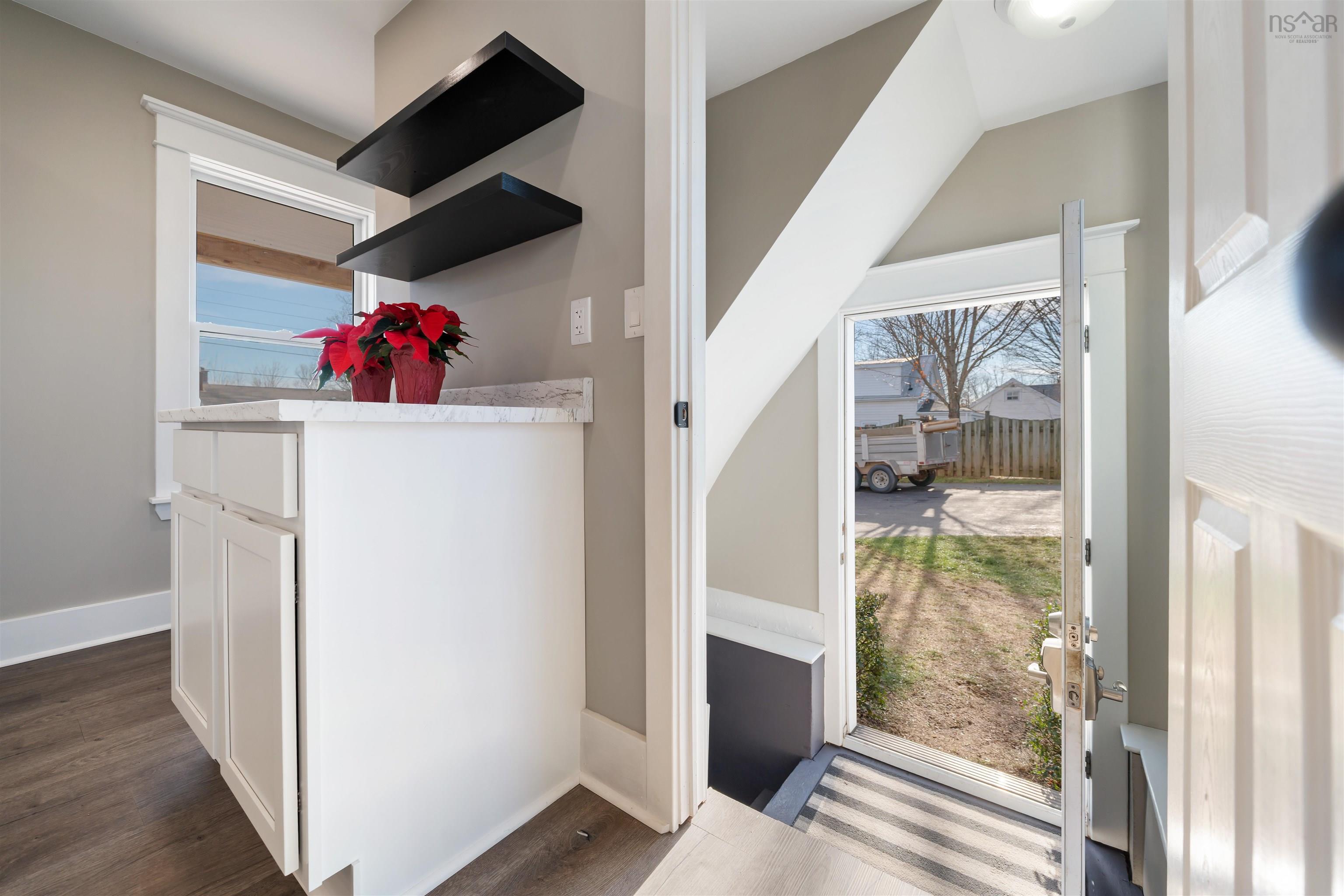 $549,900.00: 6 Hamilton Avenue, Brookfield