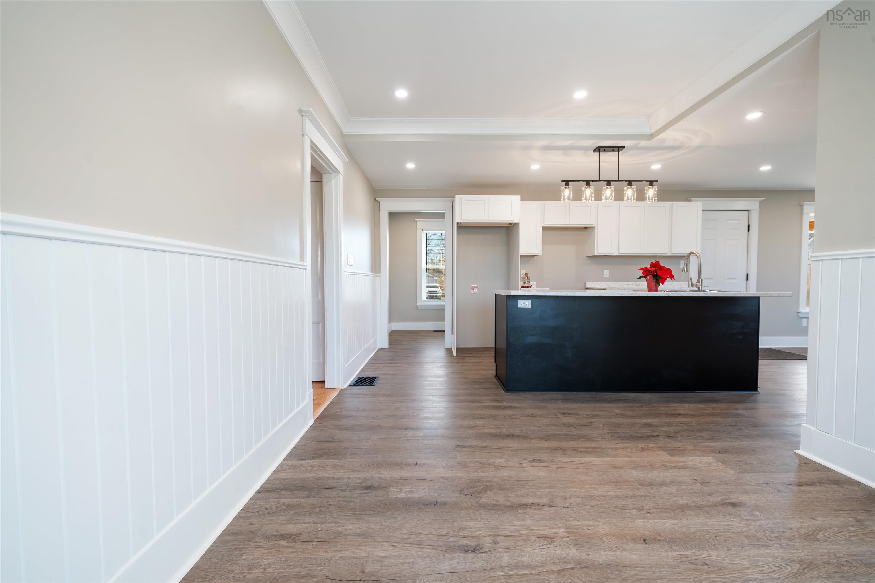 $549,900.00: 6 Hamilton Avenue, Brookfield